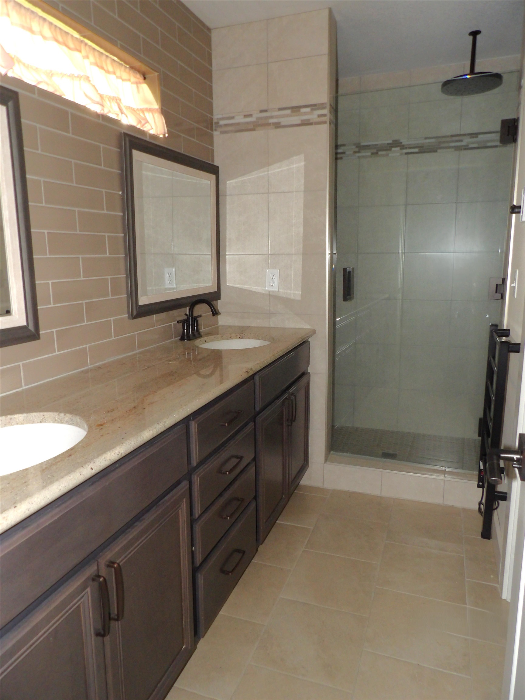 105 E Burlington Dr Property Photo 16