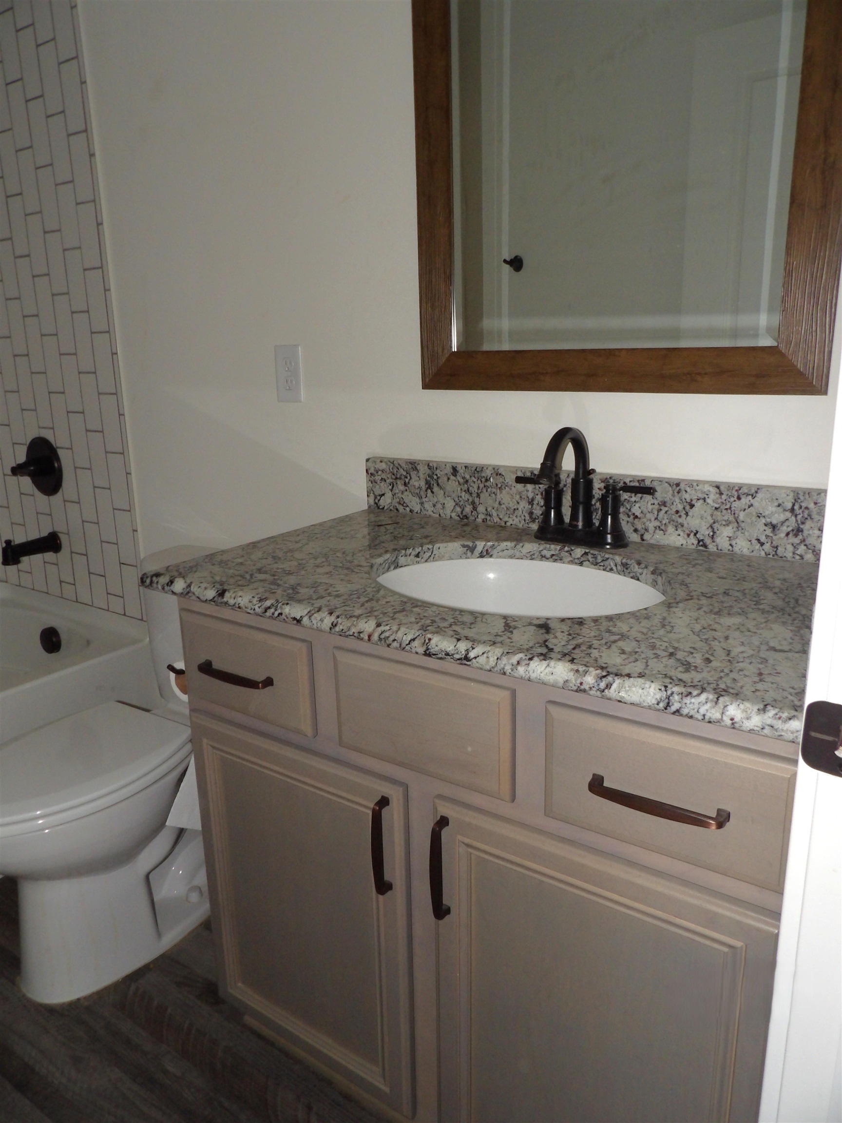105 E Burlington Dr Property Photo 18