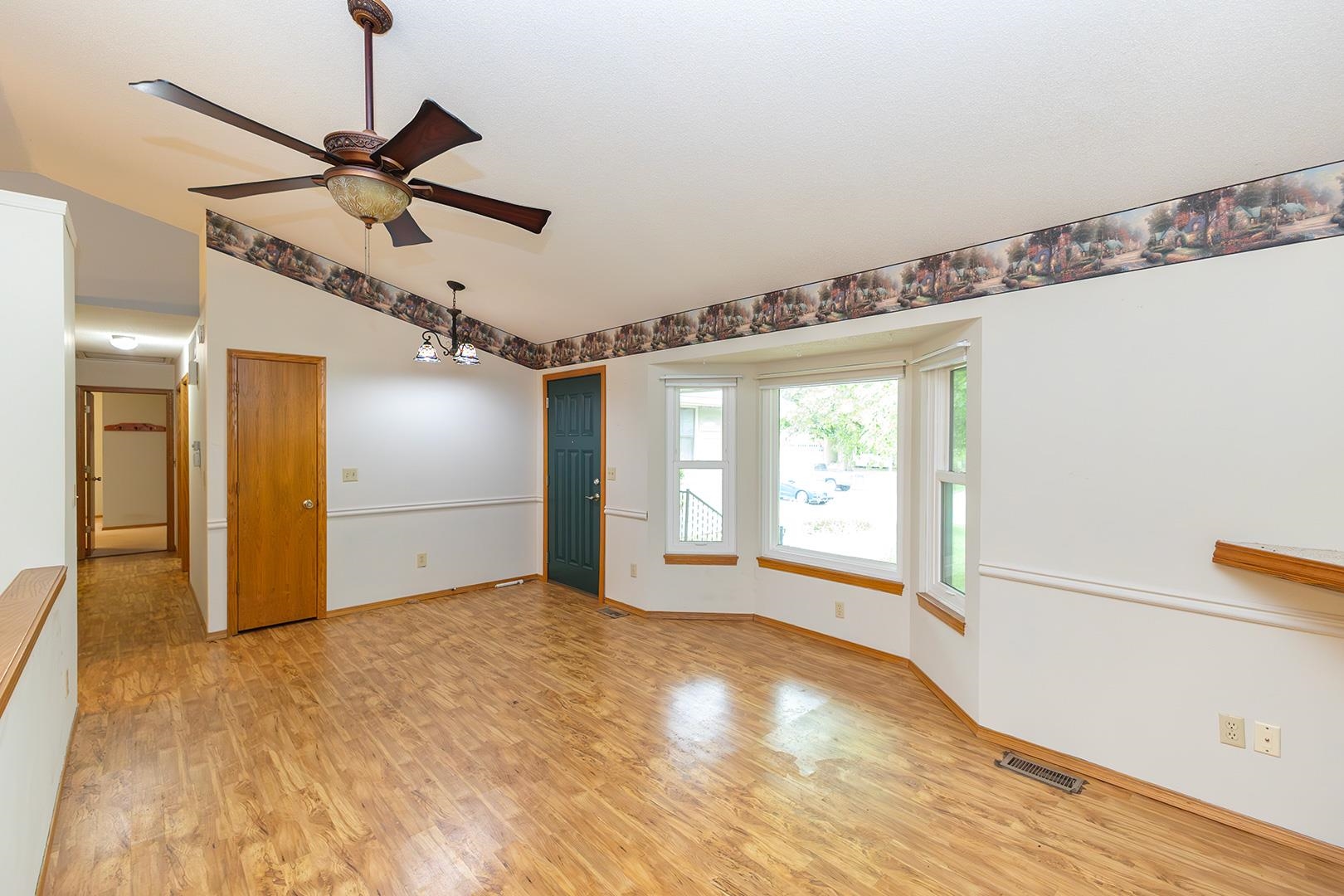 109 Maplewood Property Photo 7