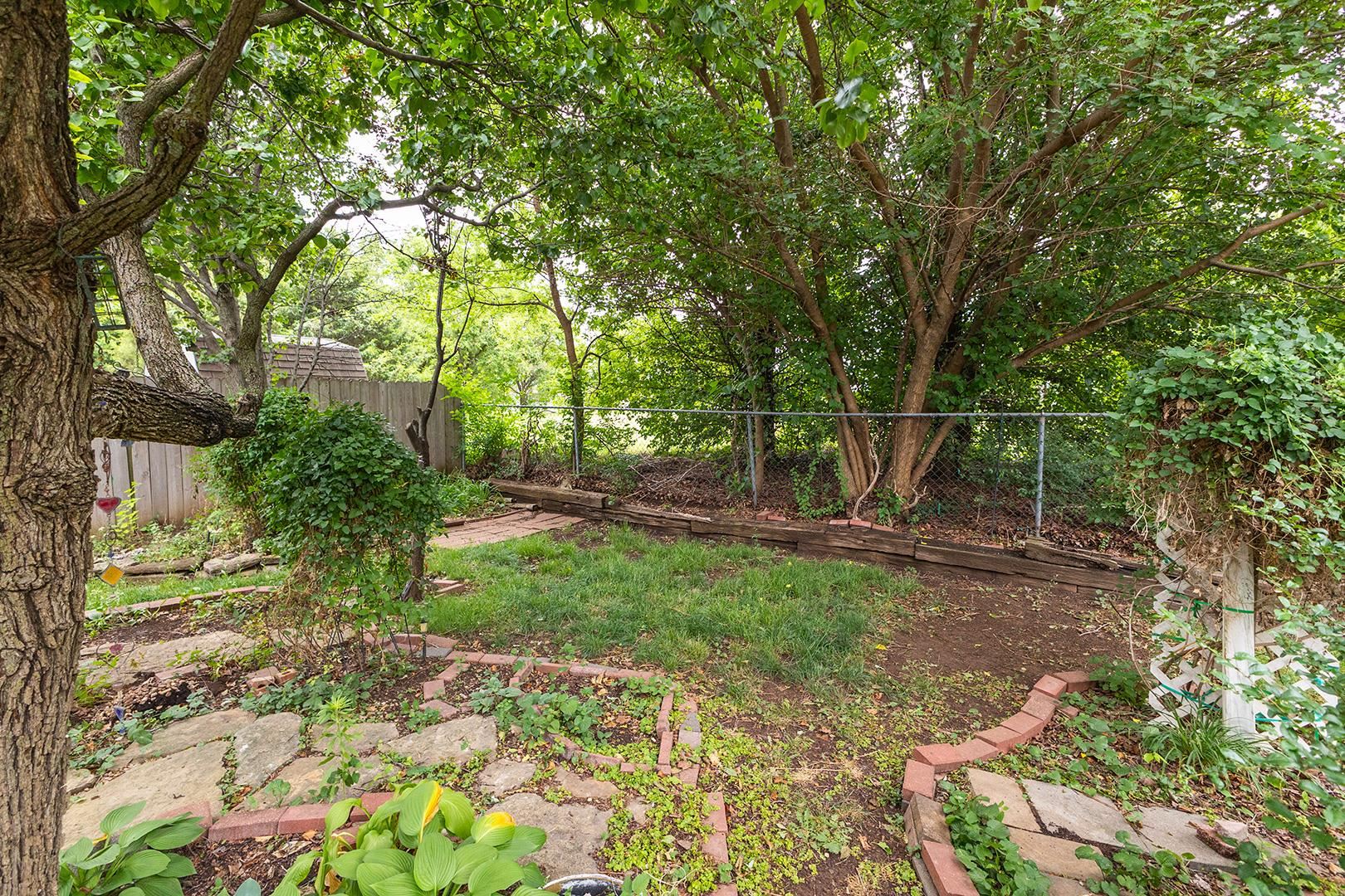 109 Maplewood Property Photo 30