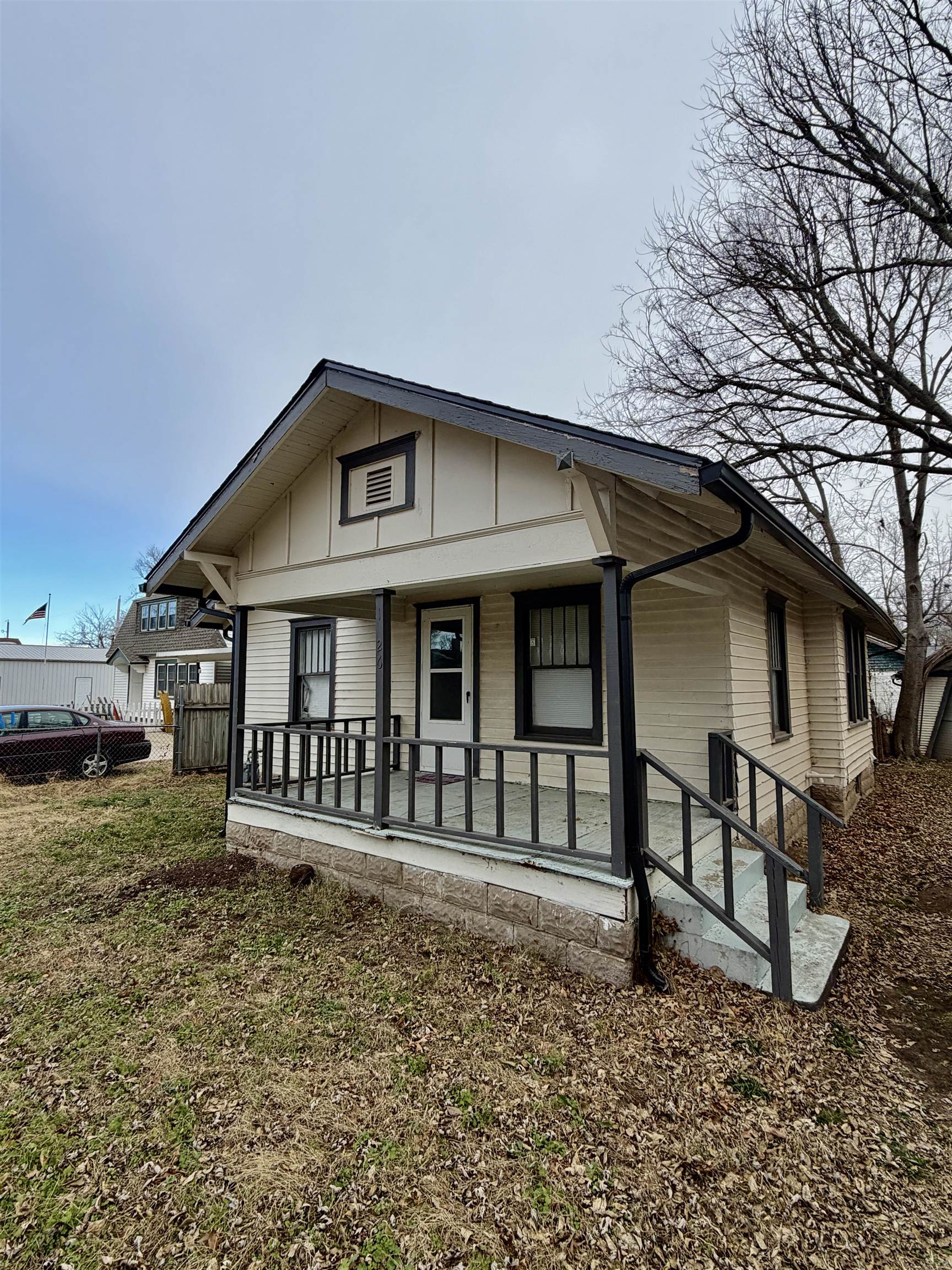 1126 N 1st Property Photo 2