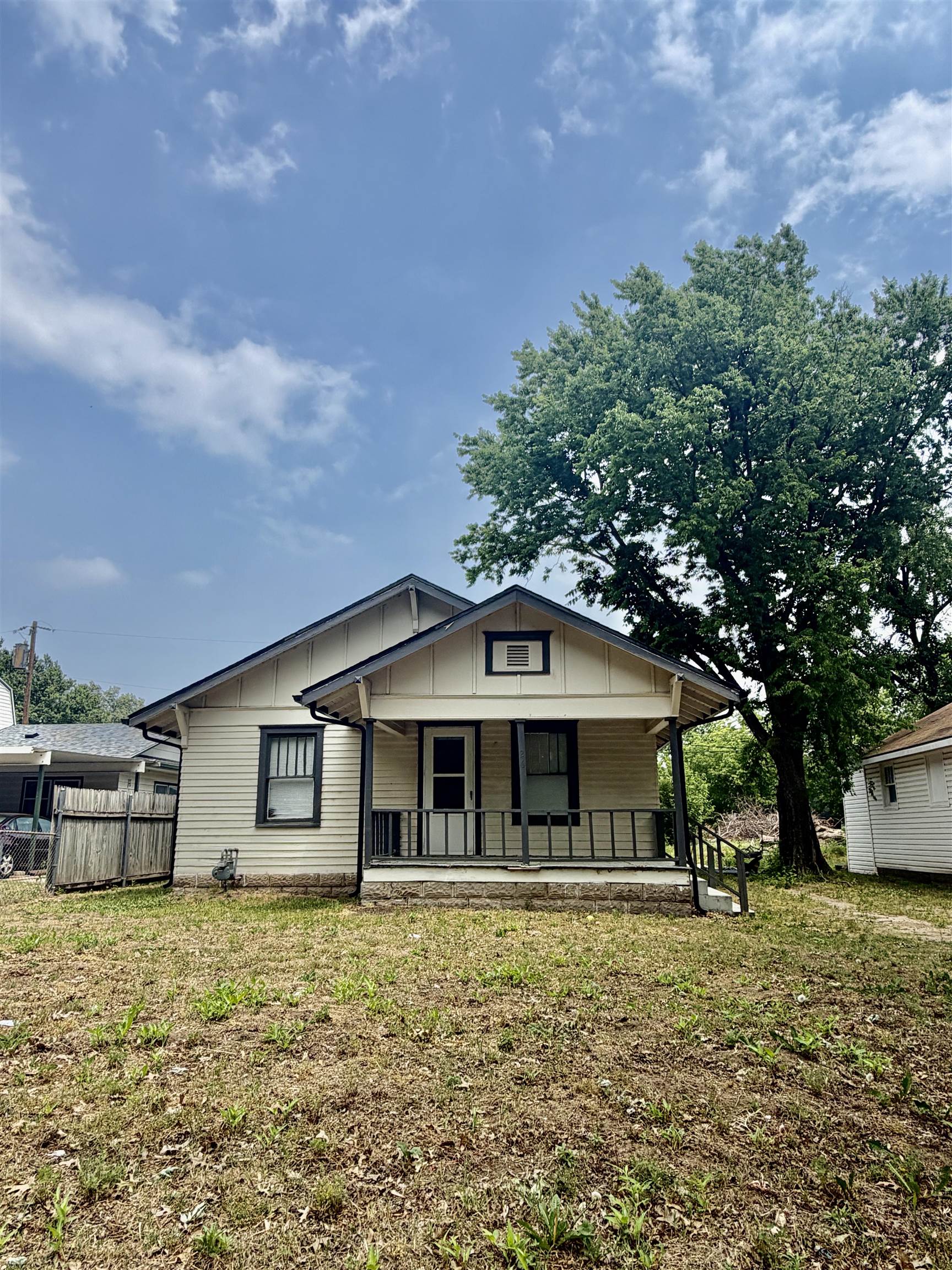 1126 N 1st Property Photo 3
