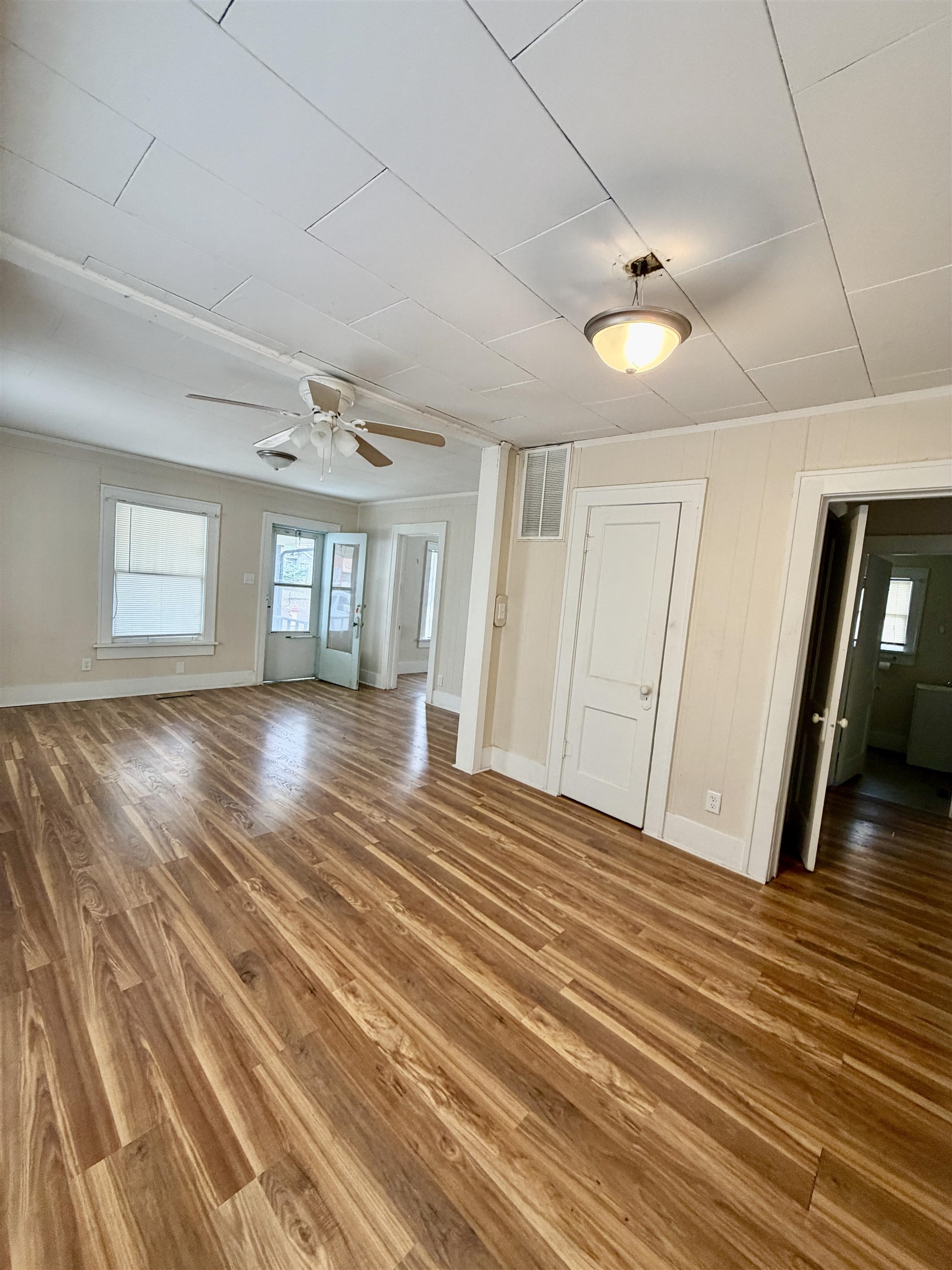 1126 N 1st Property Photo 11