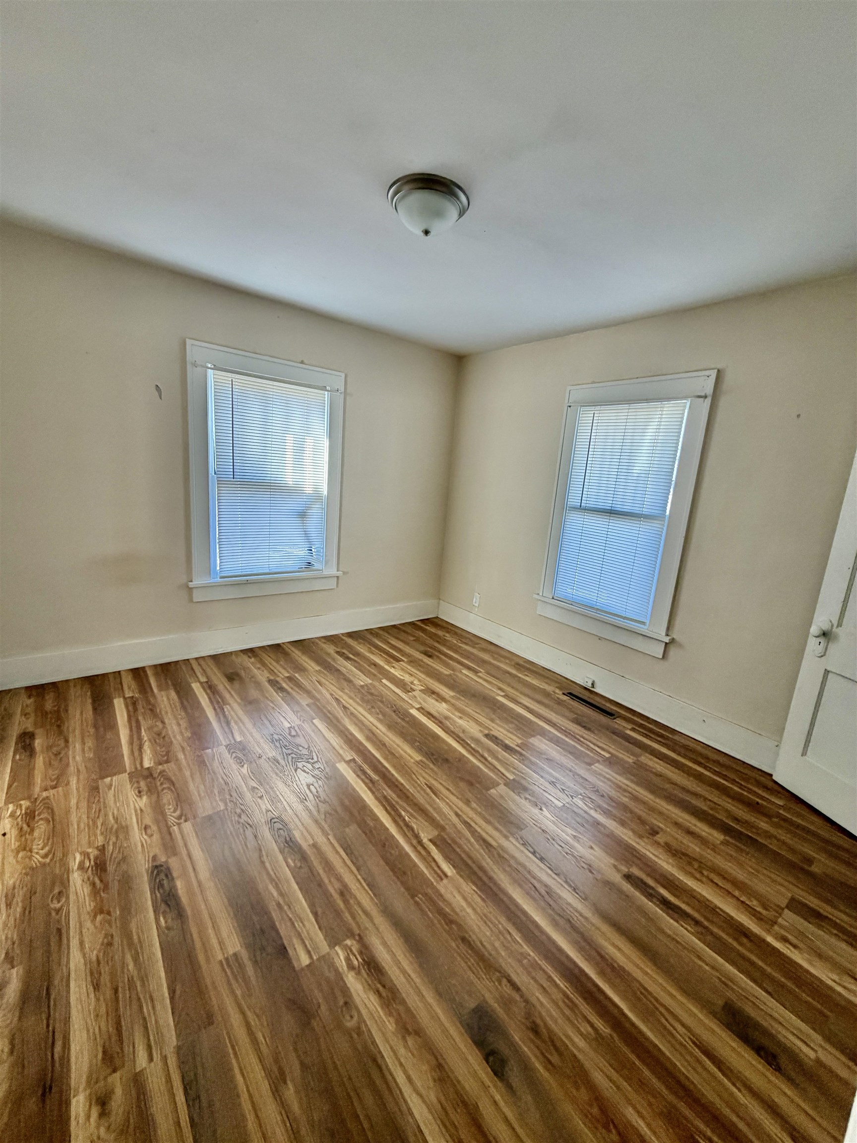 1126 N 1st Property Photo 16