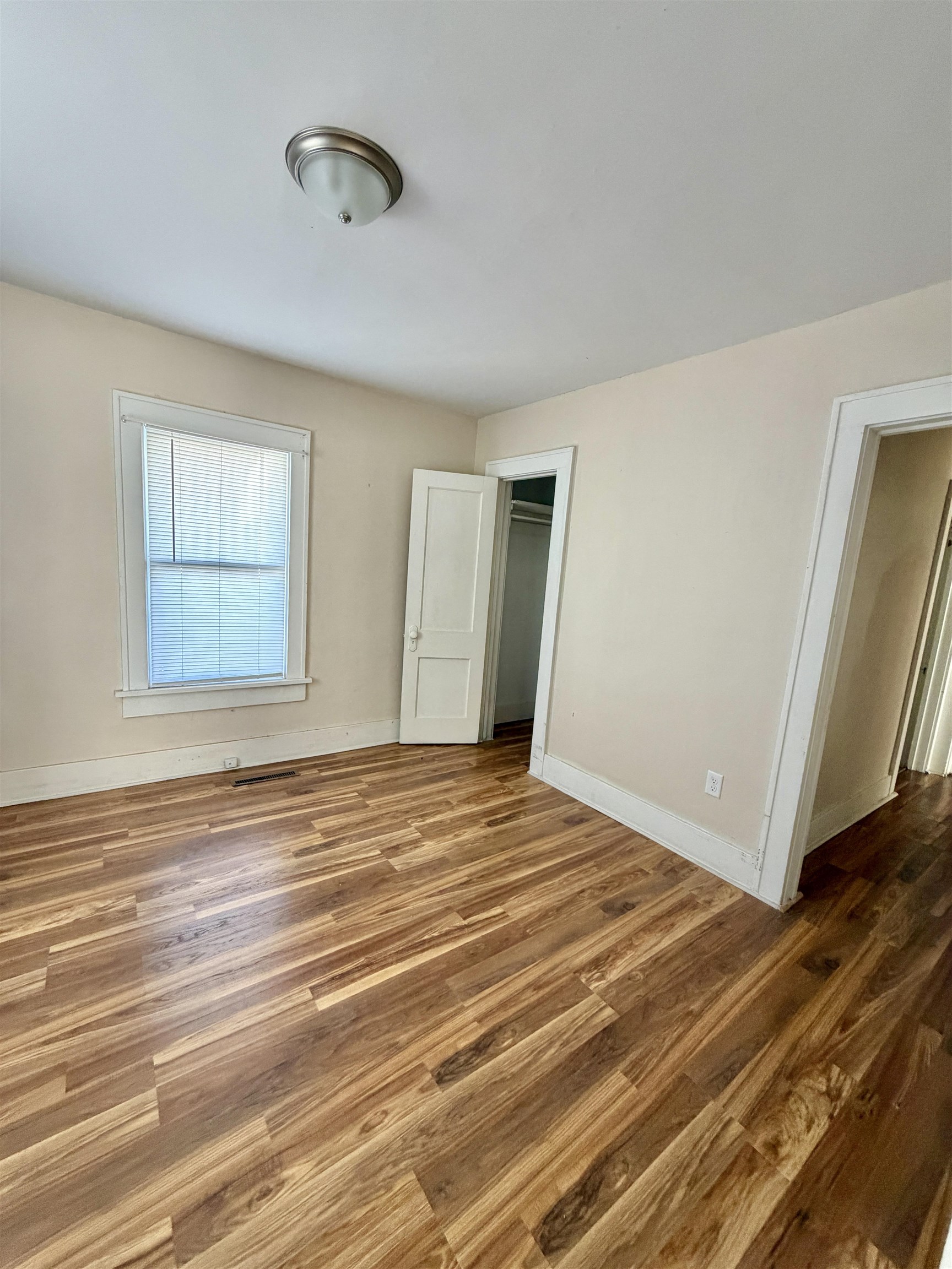 1126 N 1st Property Photo 17