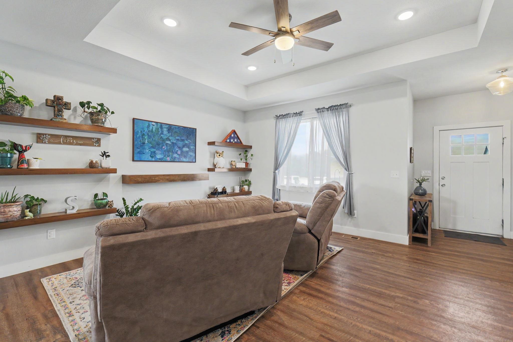 2911 E Reiss Property Photo 4
