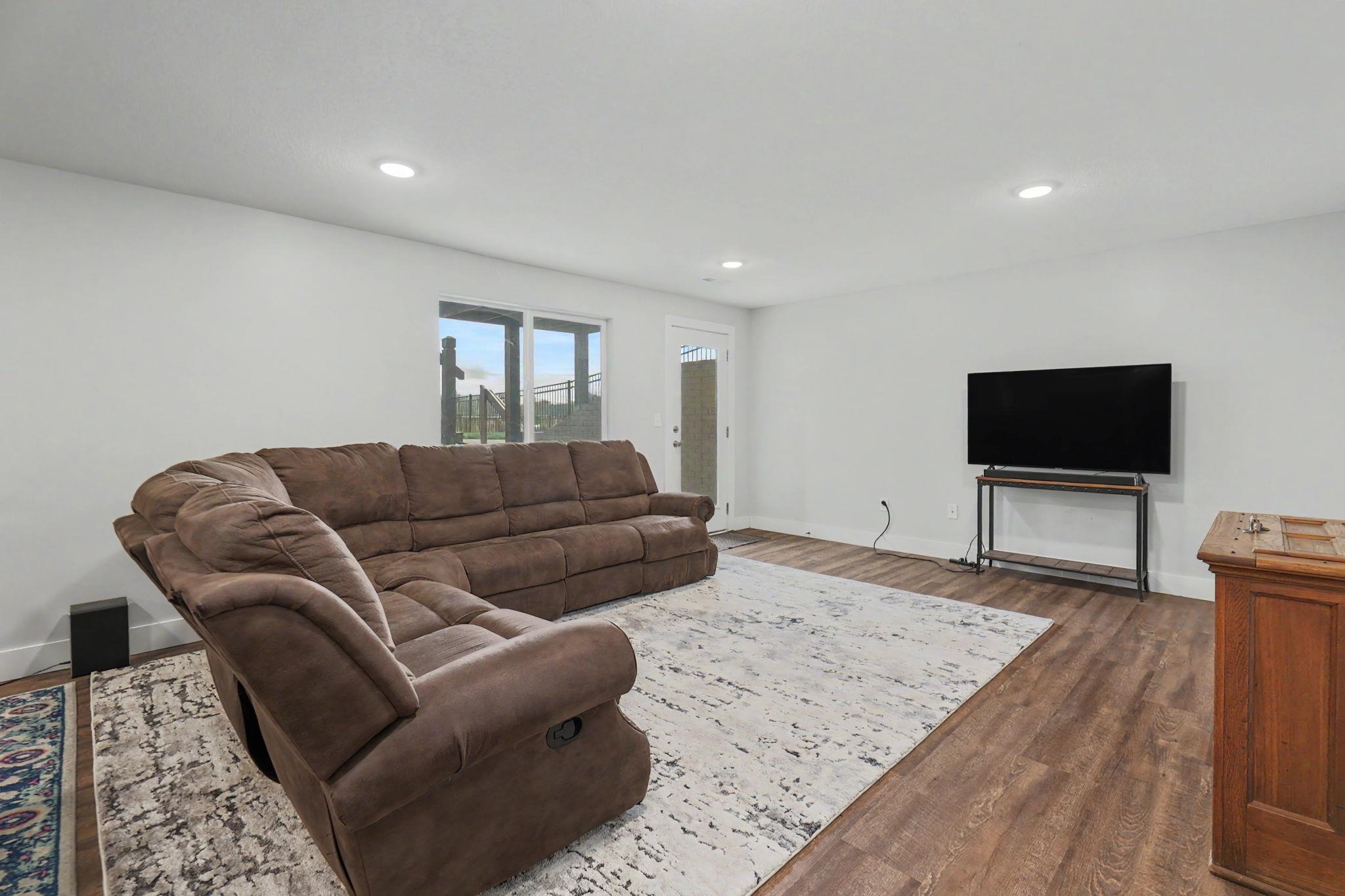 2911 E Reiss Property Photo 23