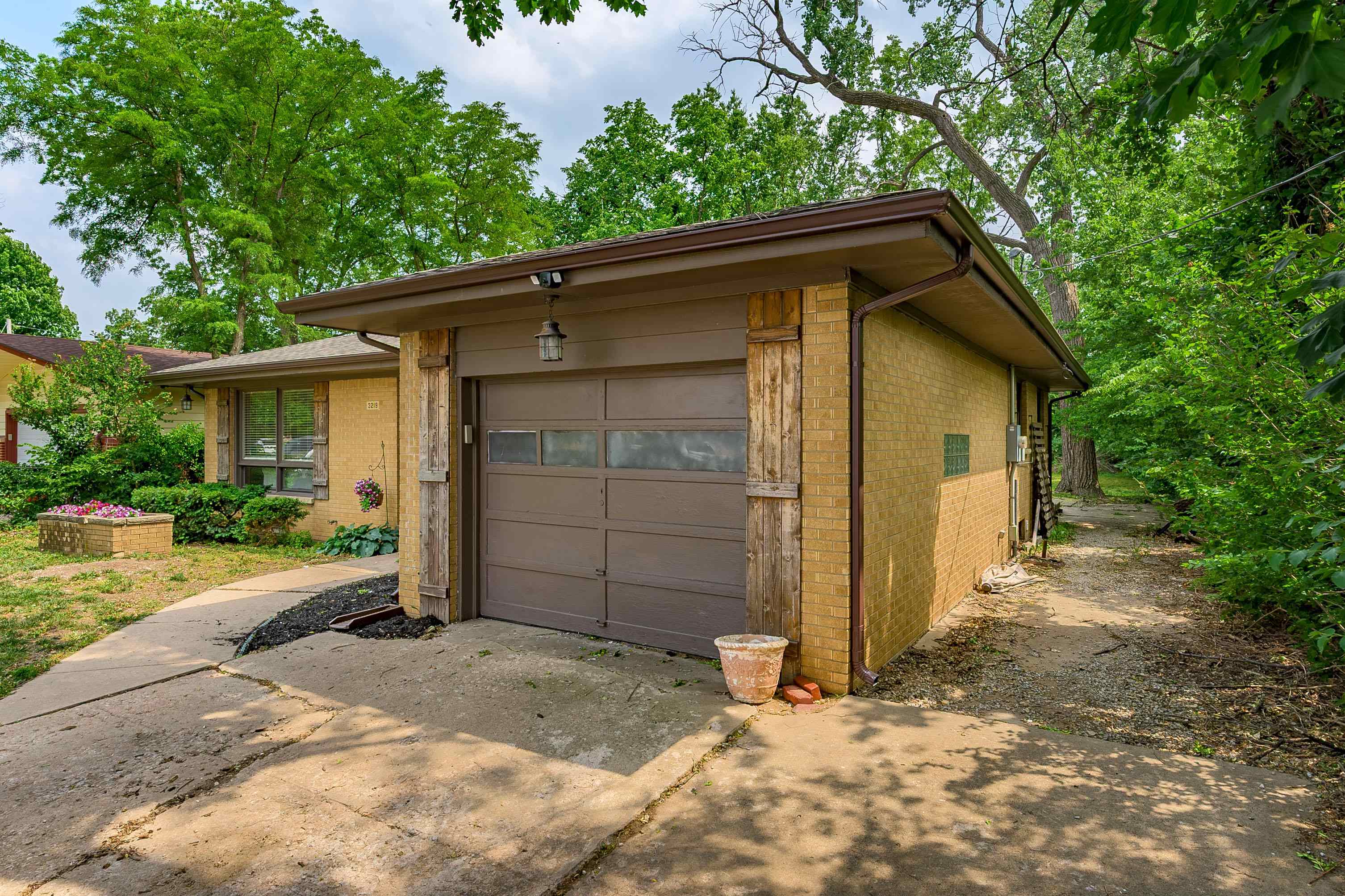 3219 E Skinner Property Photo 4
