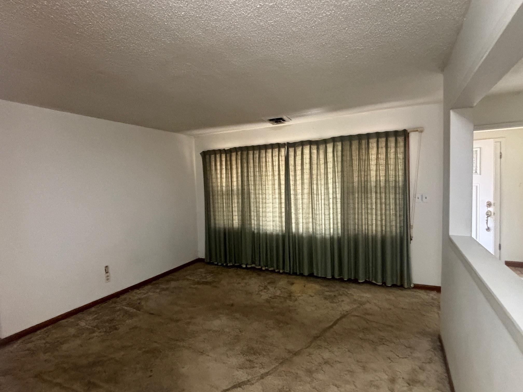 1406 W 29th S Property Photo 3