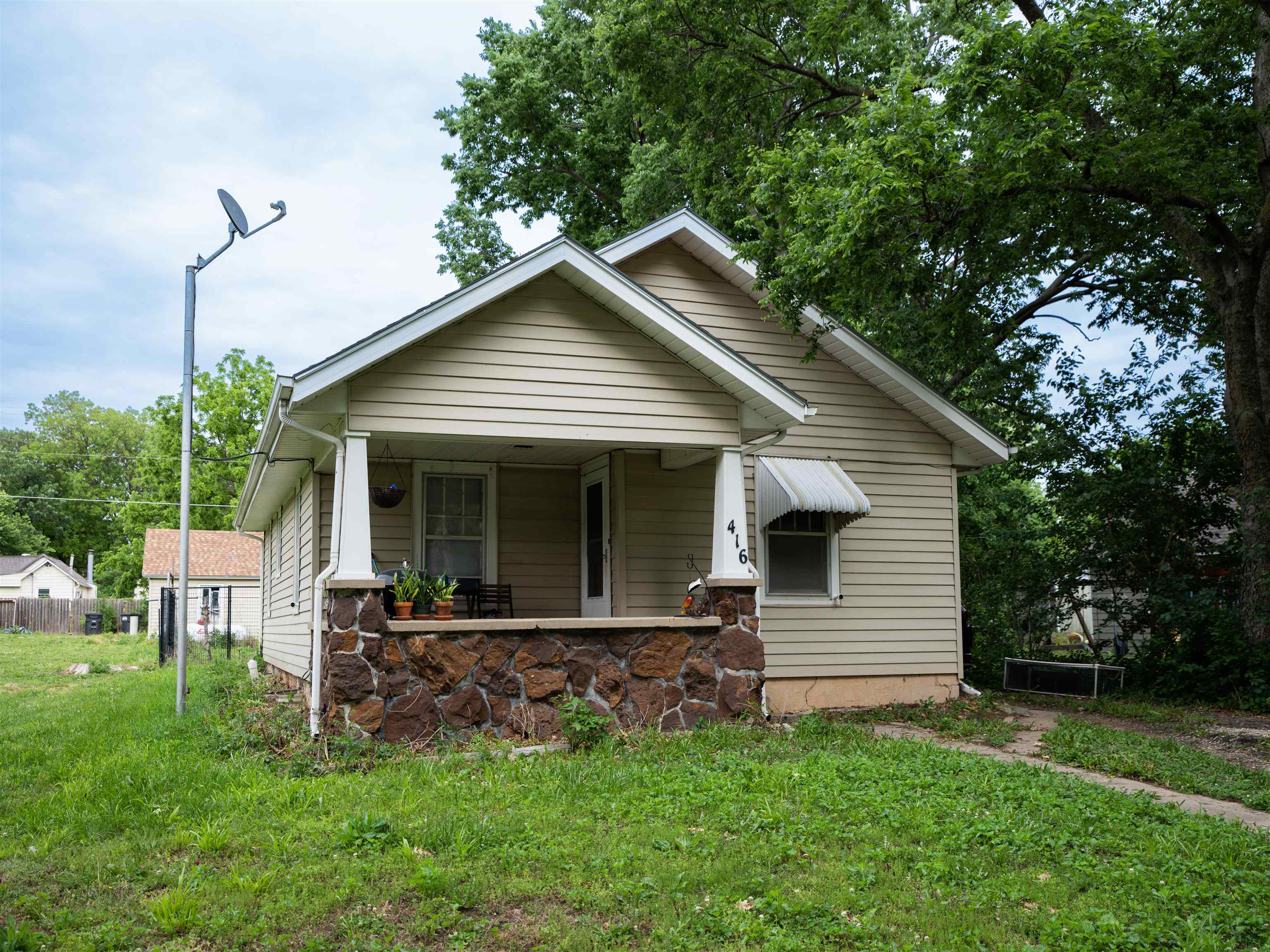416 N Struble St Property Photo 2
