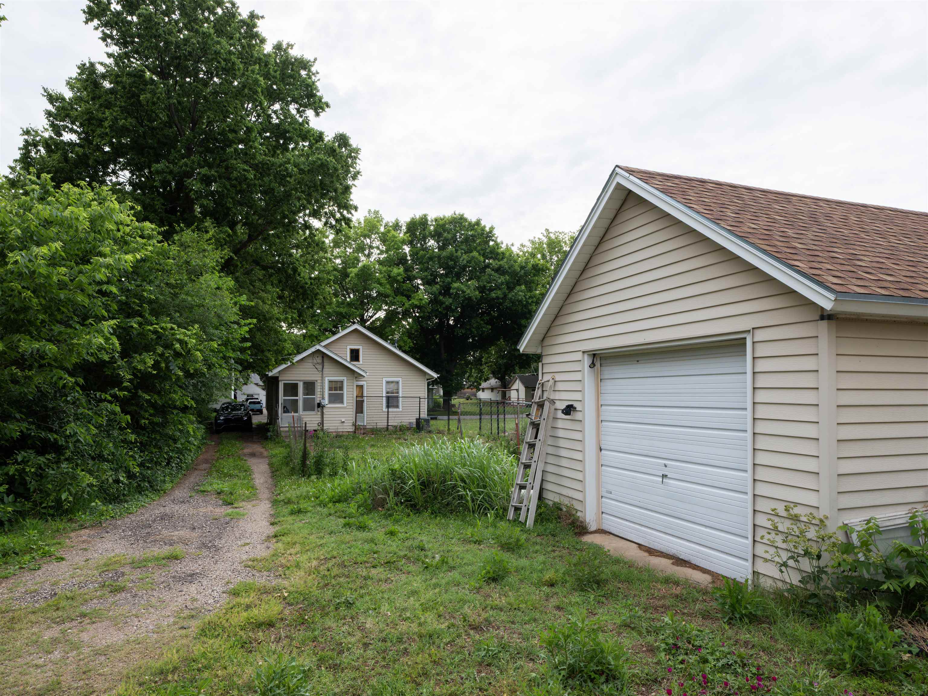 416 N Struble St Property Photo 12