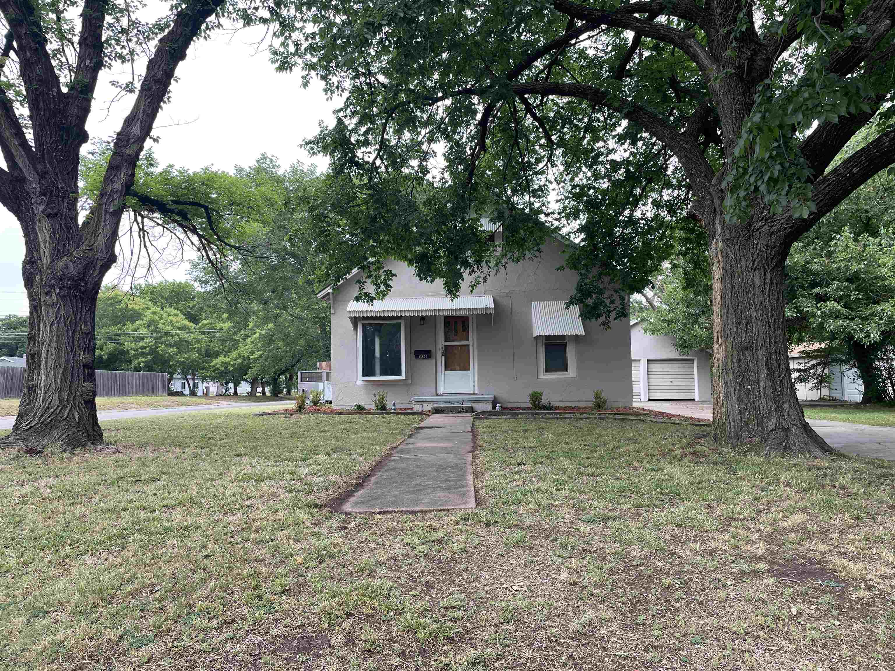 1031 N Jefferson Property Photo 1