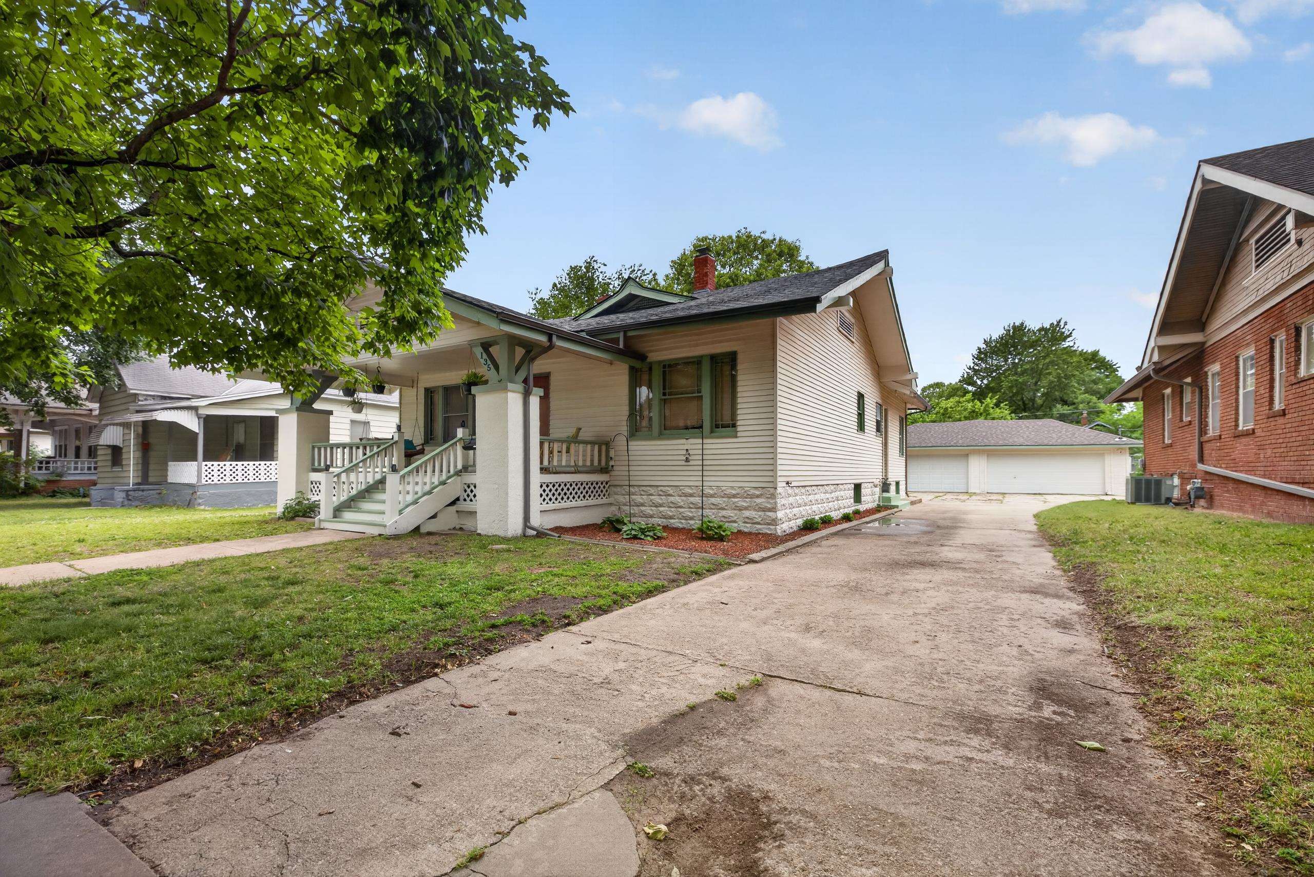 135 S Volutsia Avenue Property Photo 3