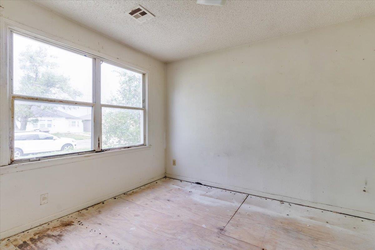 1746 Chautauqua Property Photo 3