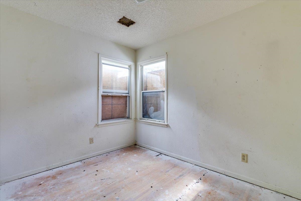 1746 Chautauqua Property Photo 6