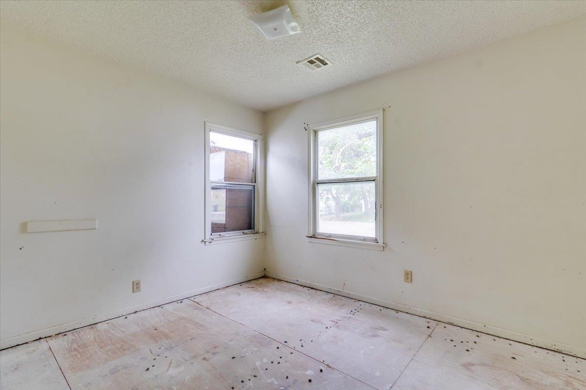 1746 Chautauqua Property Photo 8