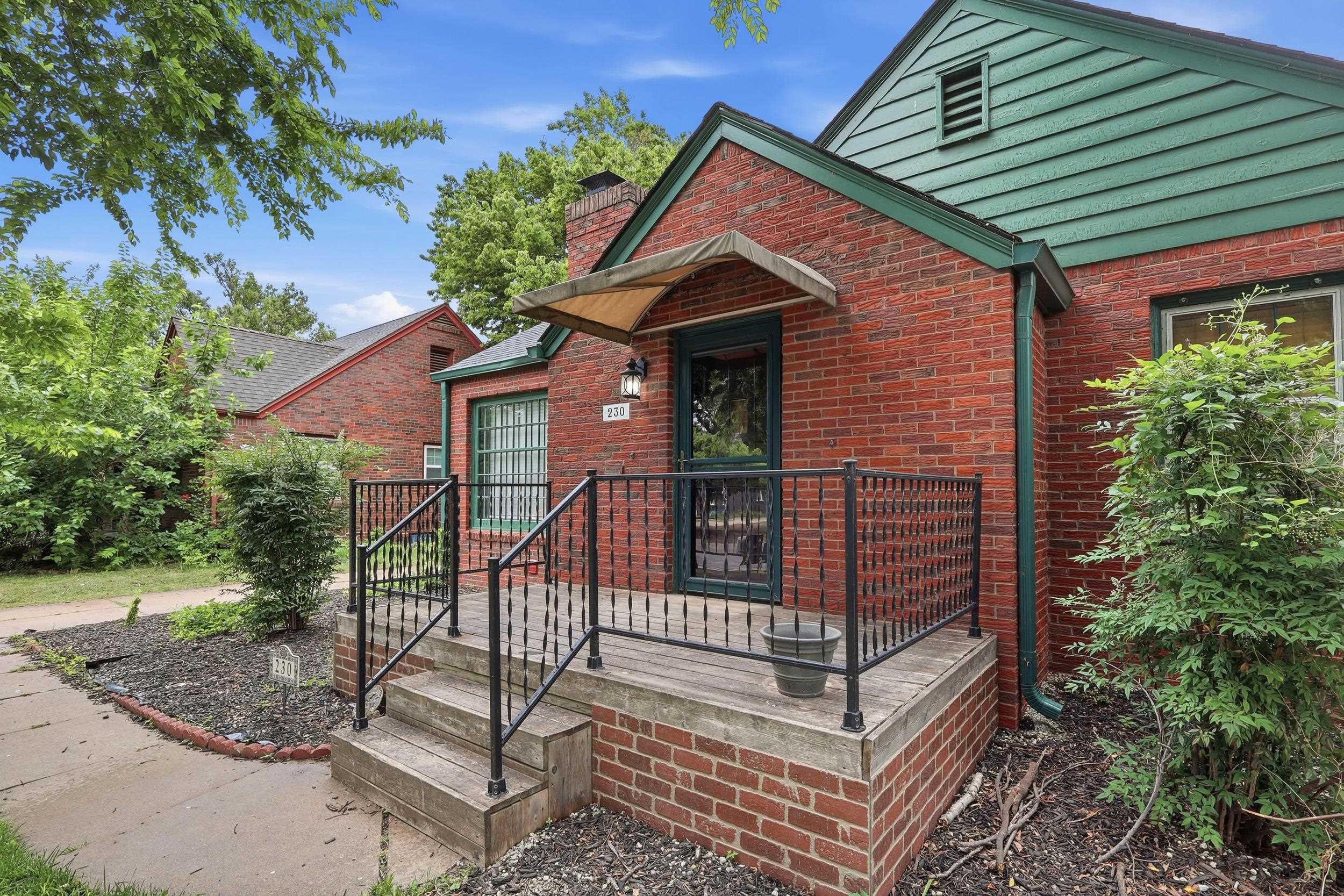 230 S Minneapolis Avenue Property Photo 2