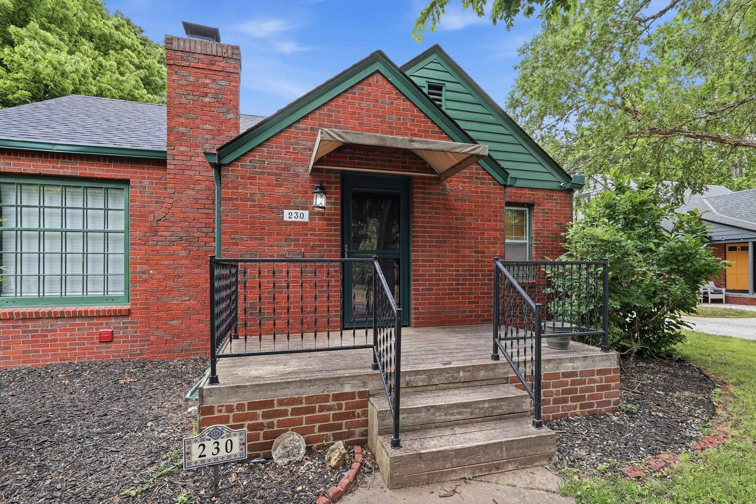 230 S Minneapolis Avenue Property Photo 3