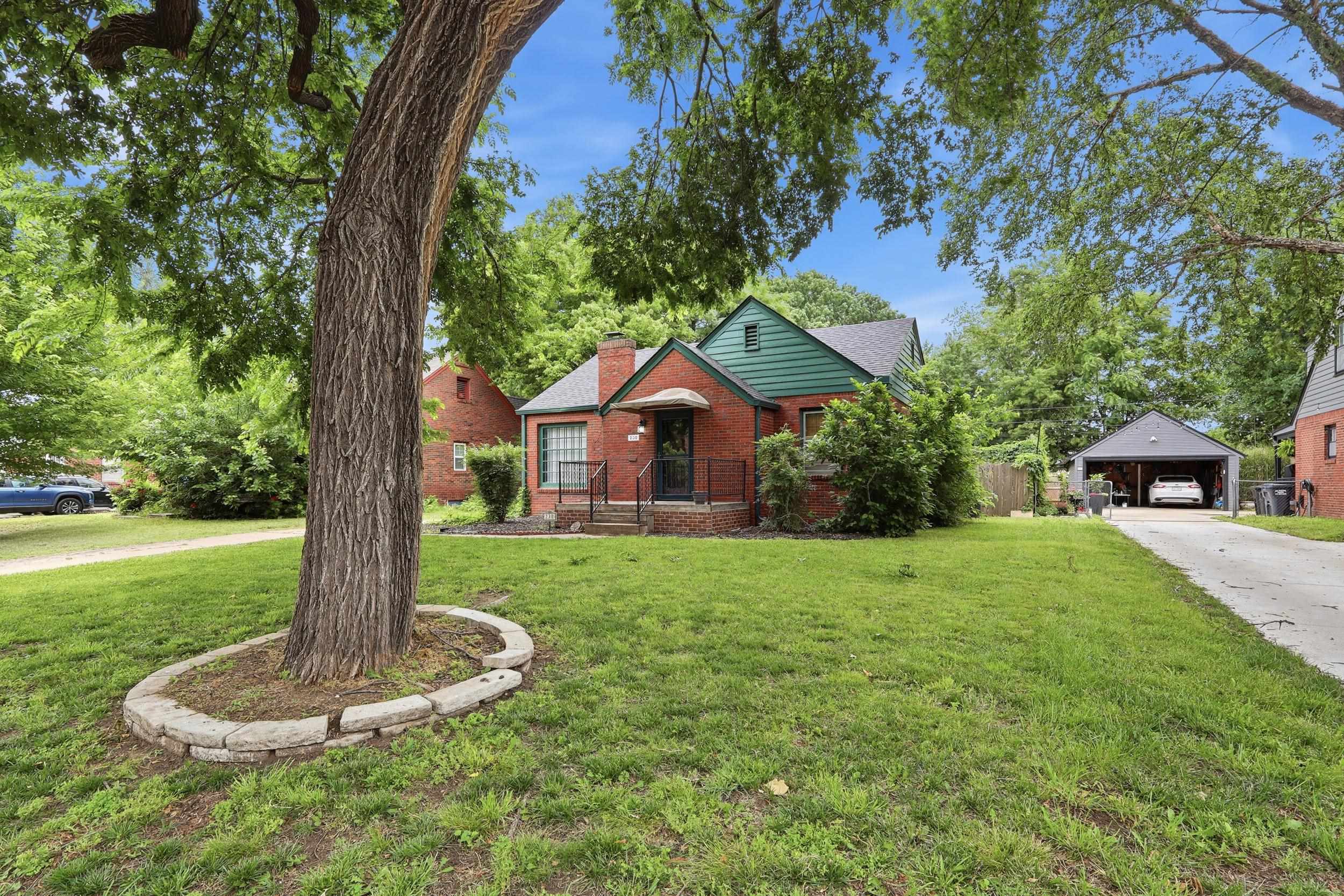 230 S Minneapolis Avenue Property Photo 5