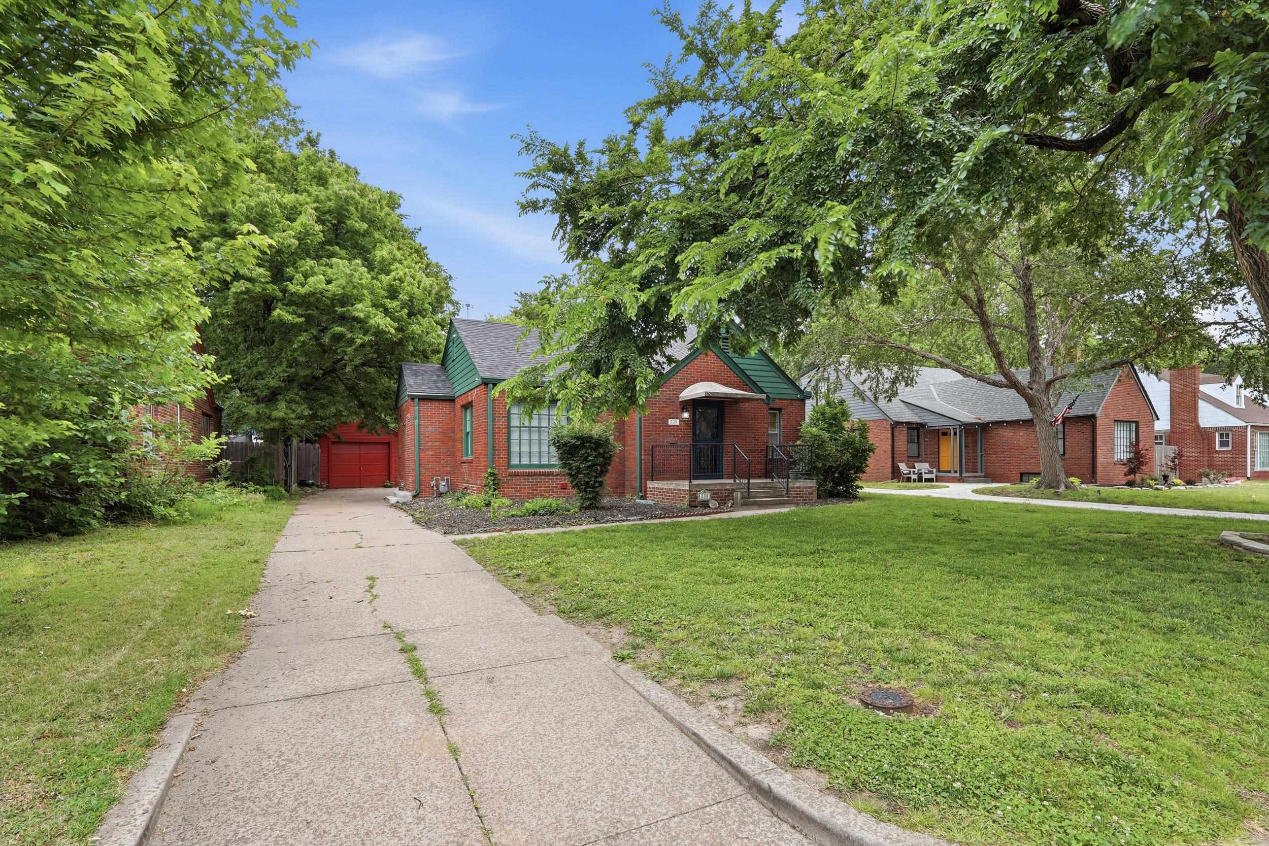 230 S Minneapolis Avenue Property Photo 6