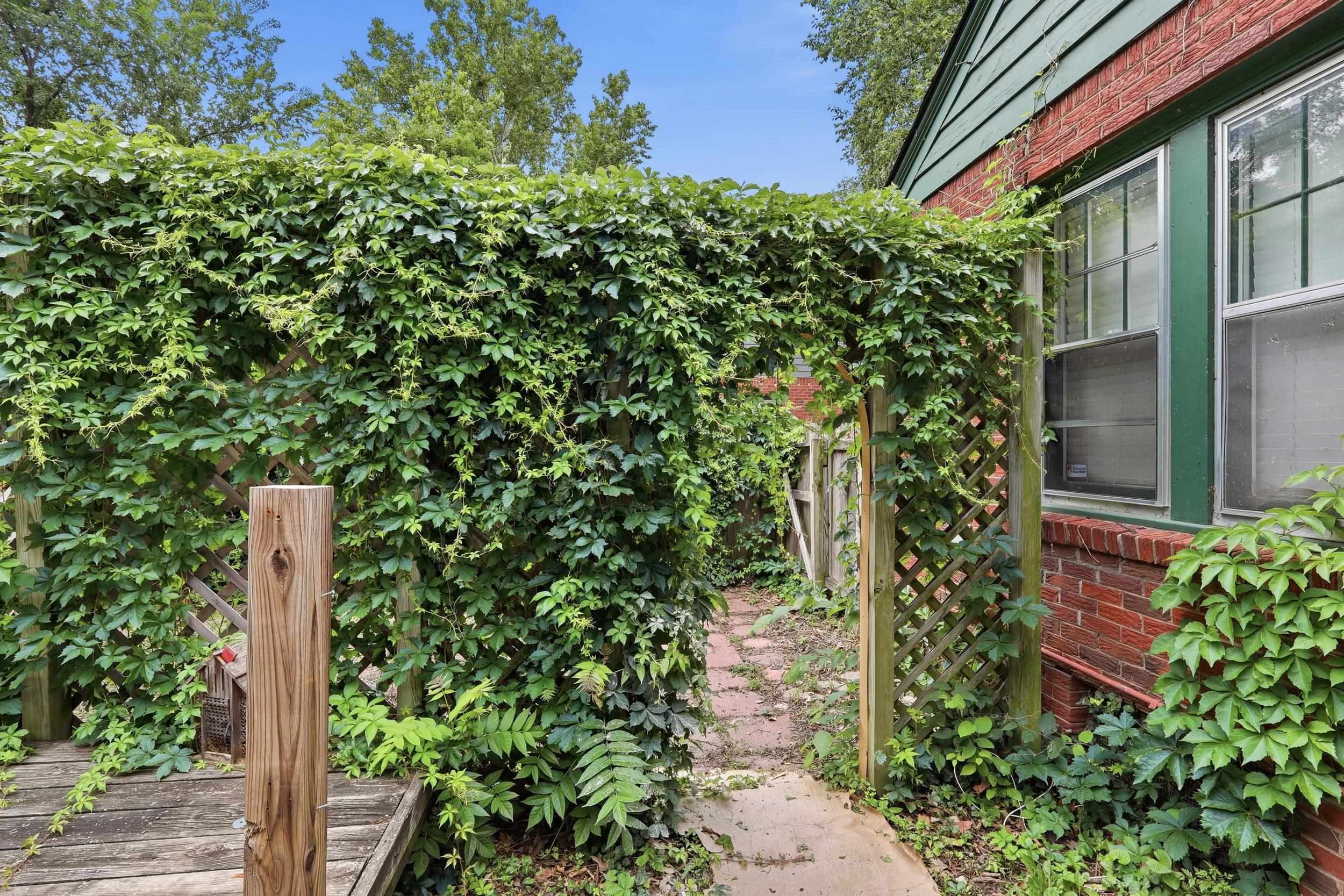 230 S Minneapolis Avenue Property Photo 31
