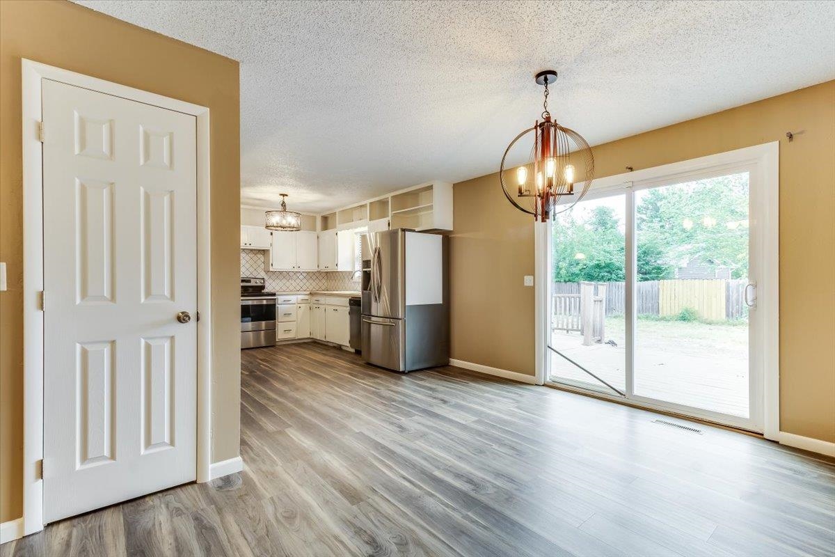 1630 Pin Oak Ct Property Photo 3