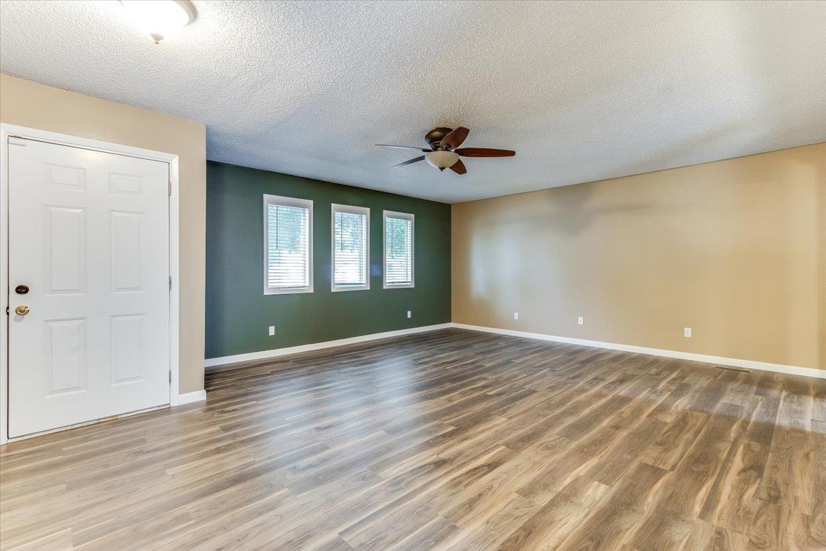 1630 Pin Oak Ct Property Photo 4