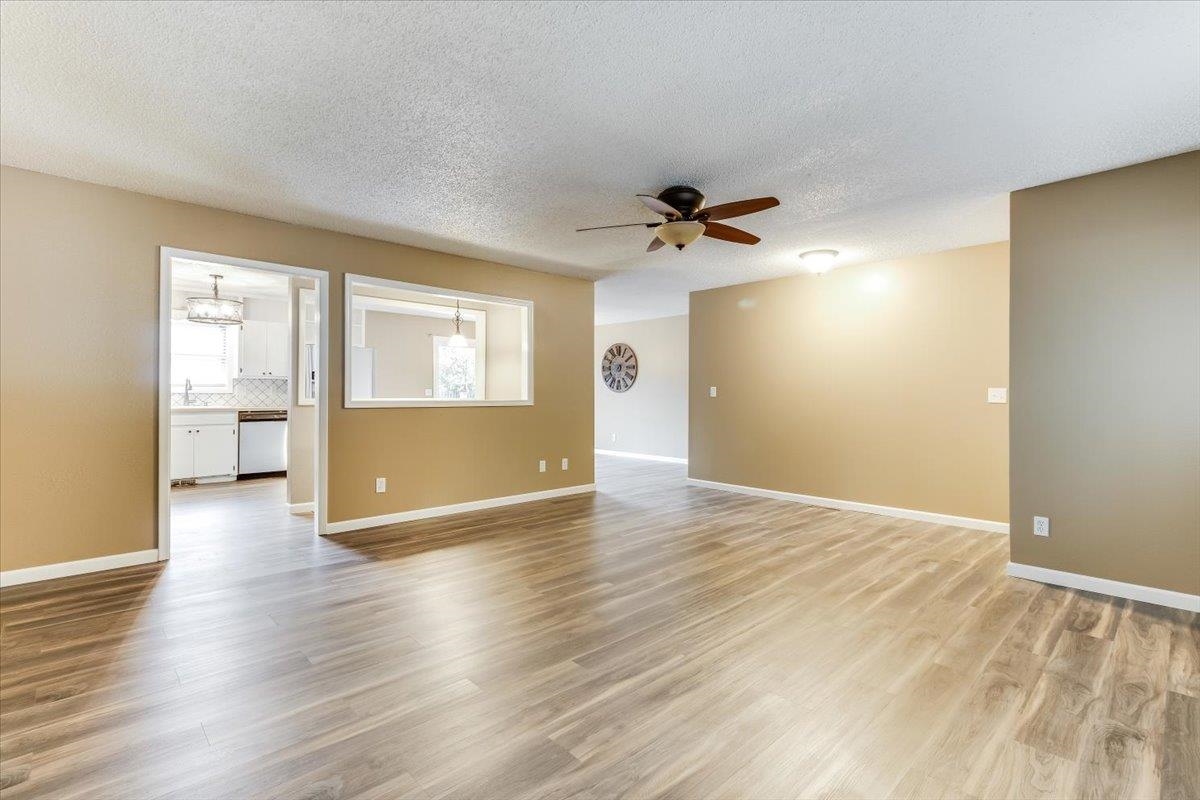 1630 Pin Oak Ct Property Photo 5