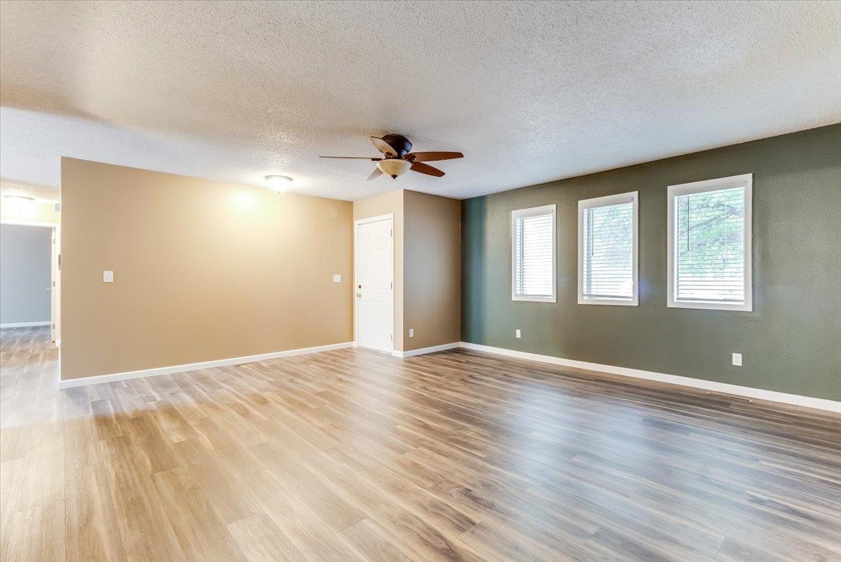 1630 Pin Oak Ct Property Photo 6