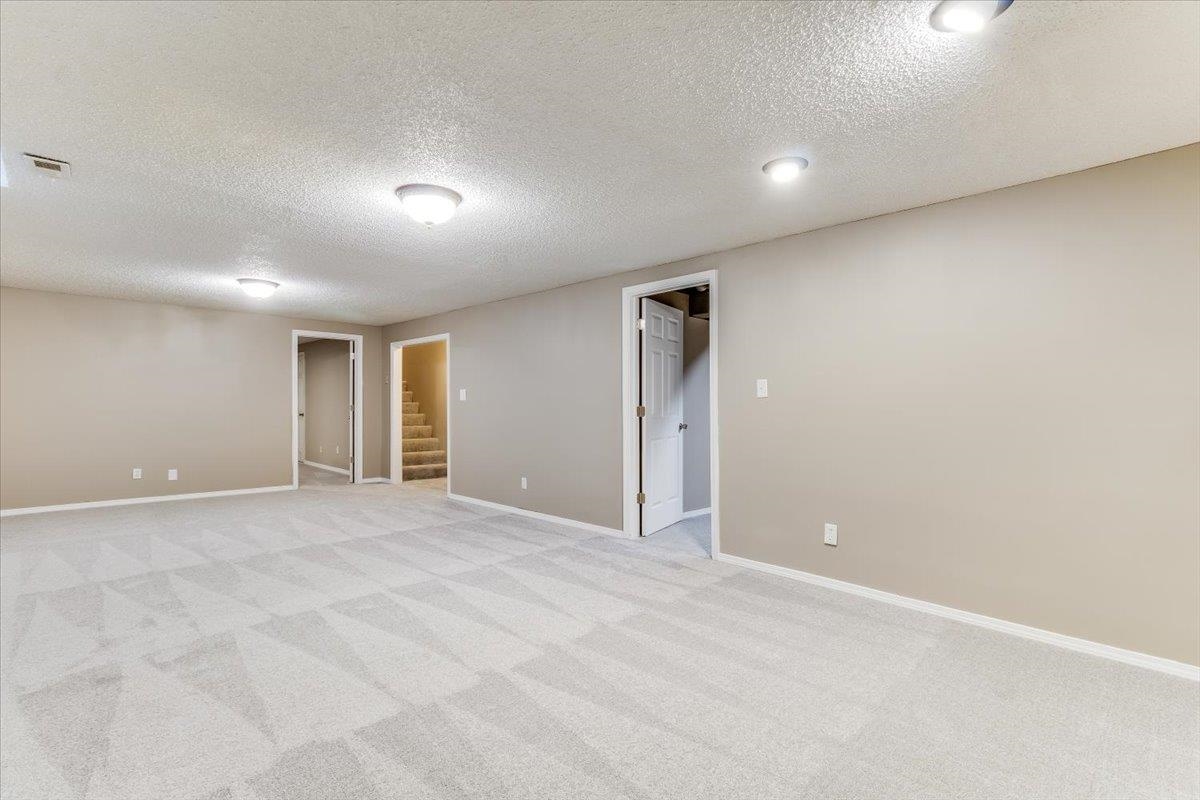 1630 Pin Oak Ct Property Photo 24