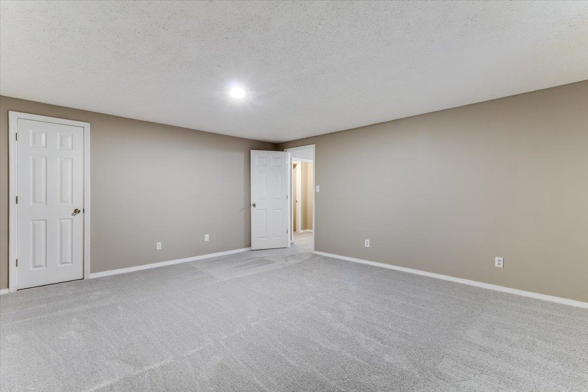 1630 Pin Oak Ct Property Photo 30