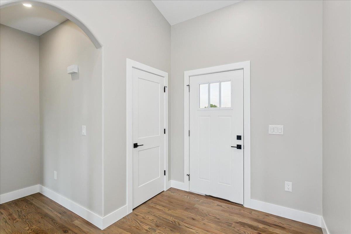 4818 W Calvert St Property Photo 5