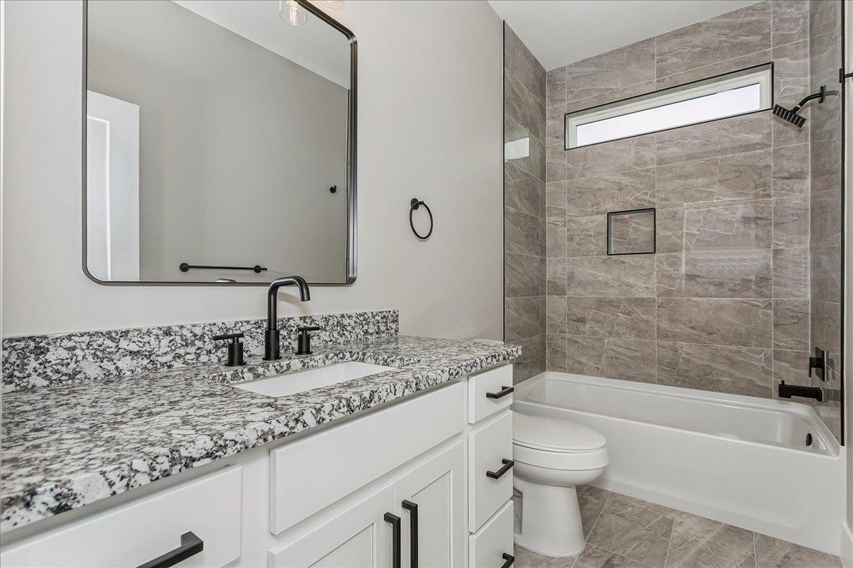 4818 W Calvert St Property Photo 22