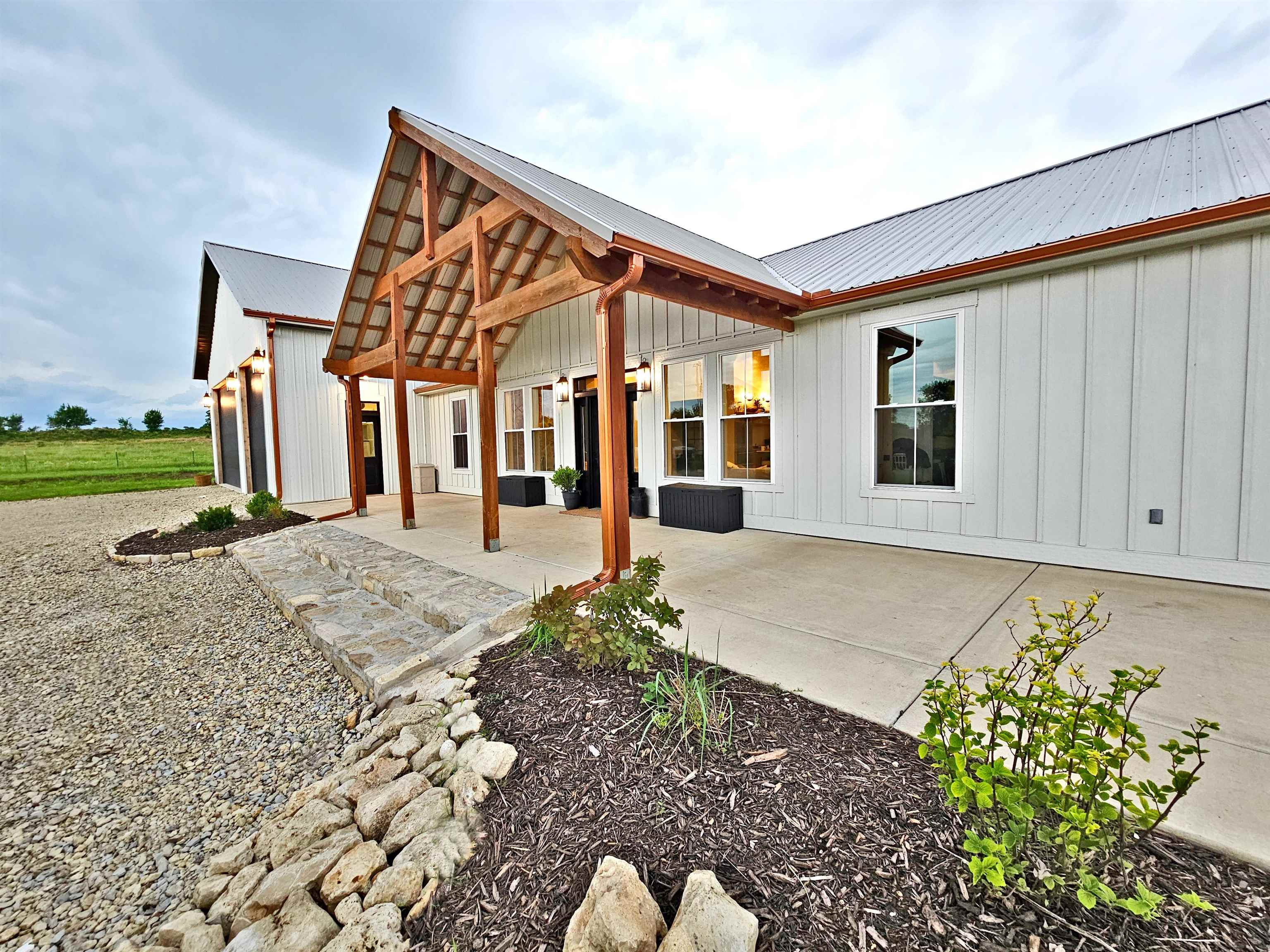 2486 180th Property Photo 6