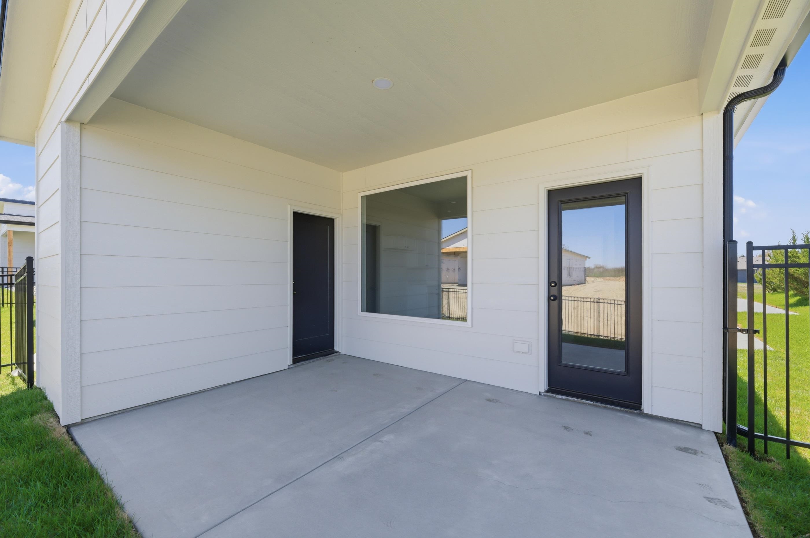 3420 E Thunder Property Photo 3