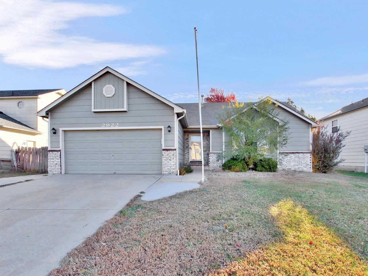 2922 S West Parkway Property Photo 1