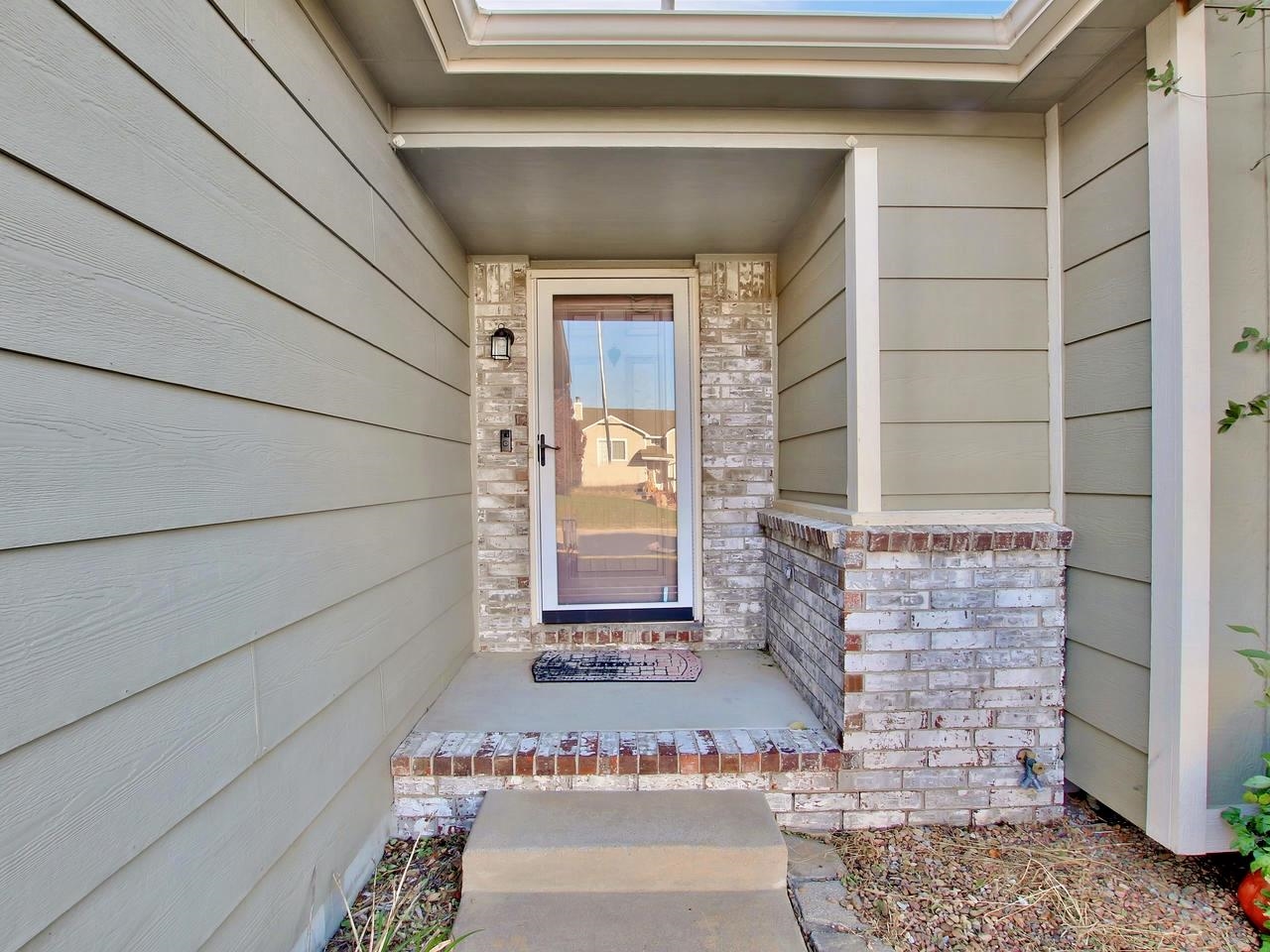 2922 S West Parkway Property Photo 2