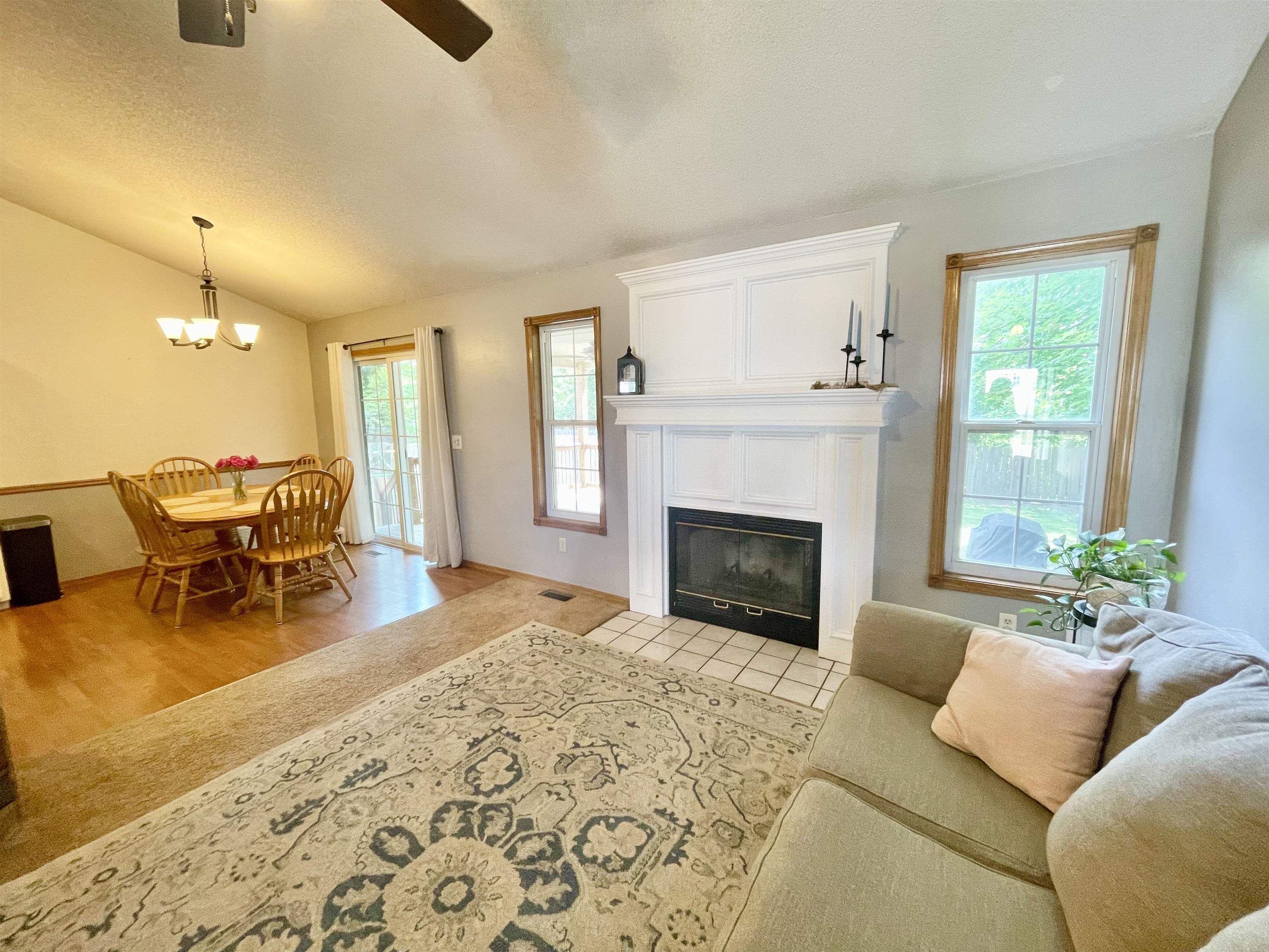 2922 S West Parkway Property Photo 5