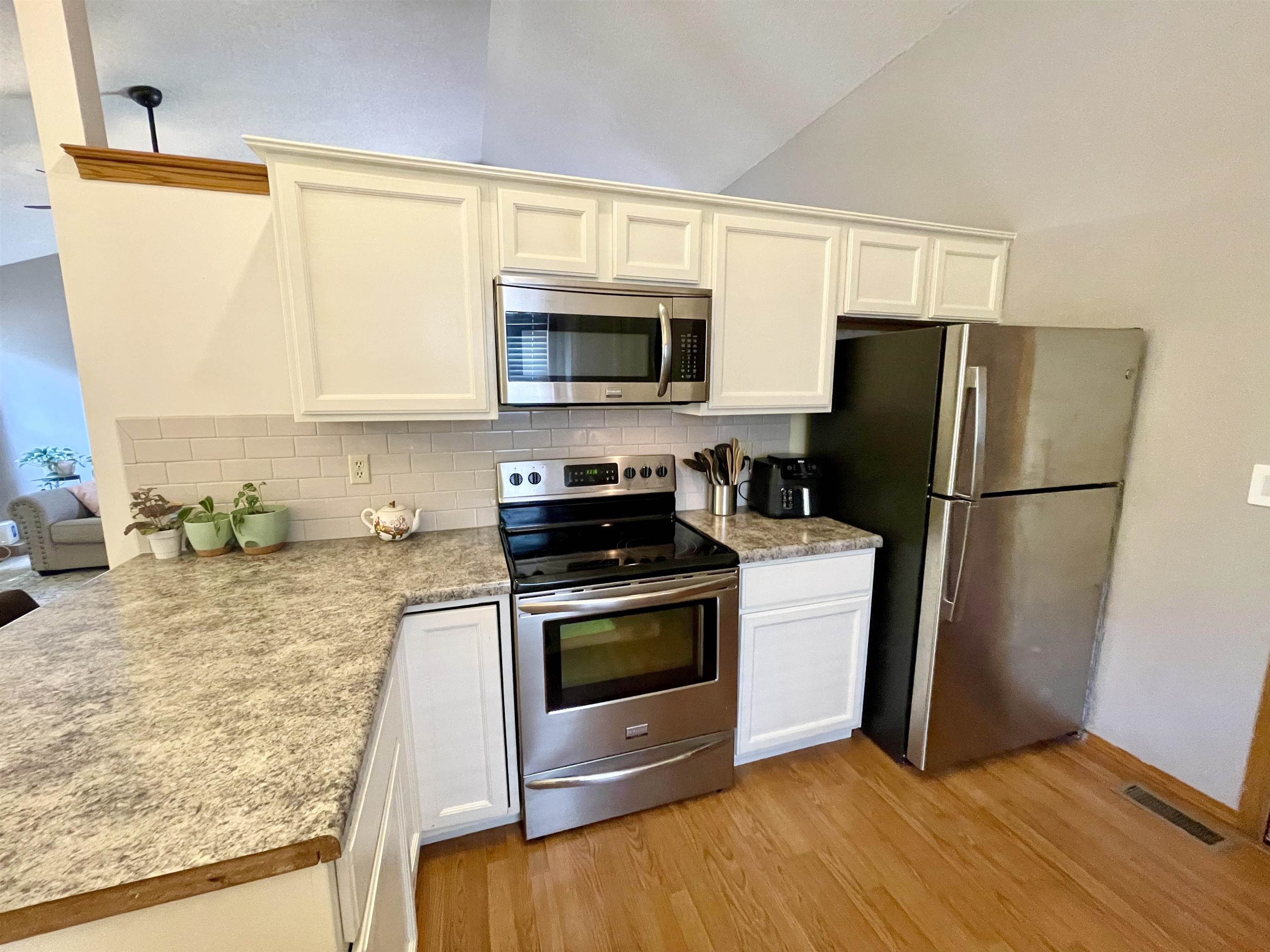 2922 S West Parkway Property Photo 11
