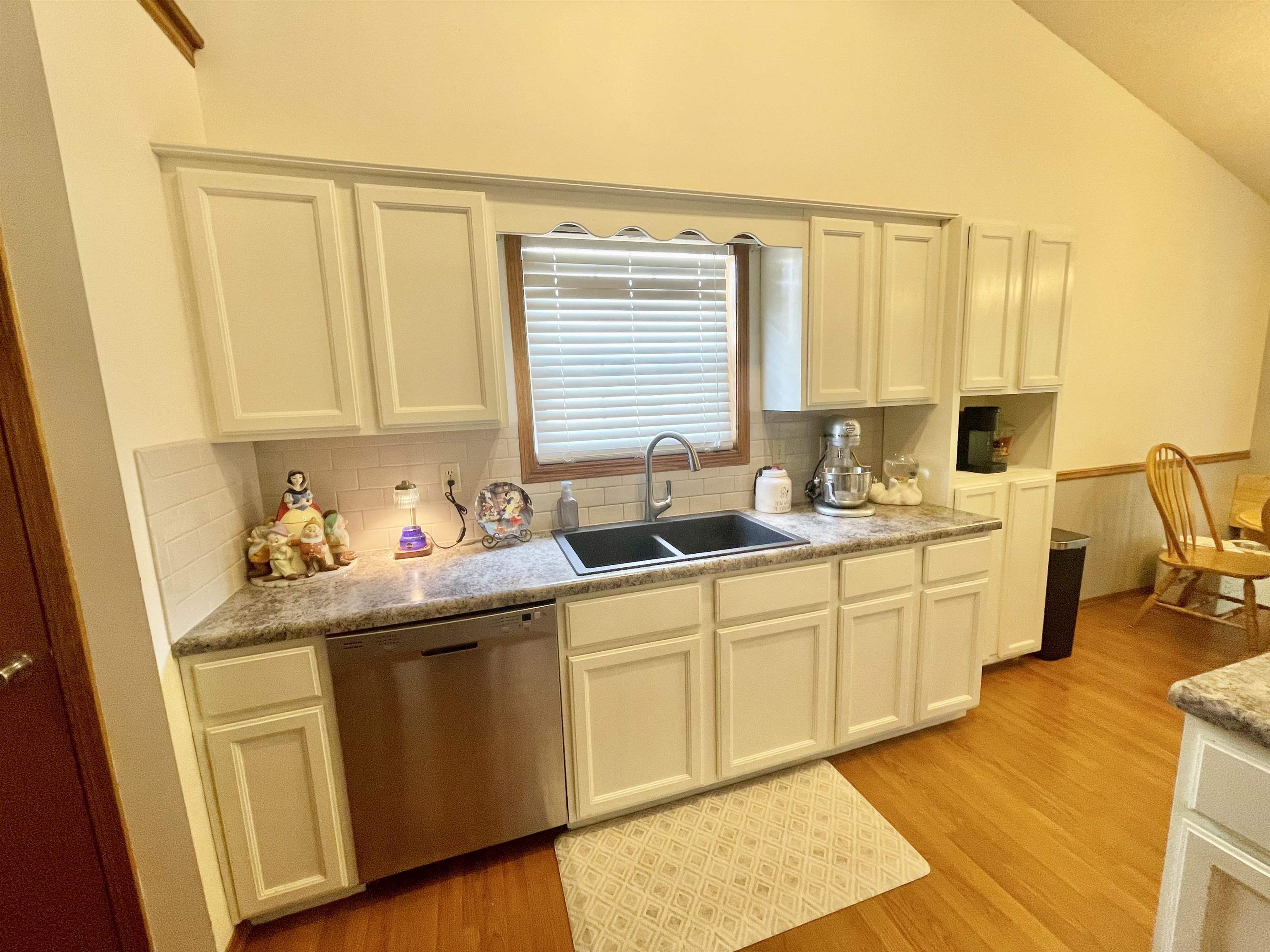 2922 S West Parkway Property Photo 12