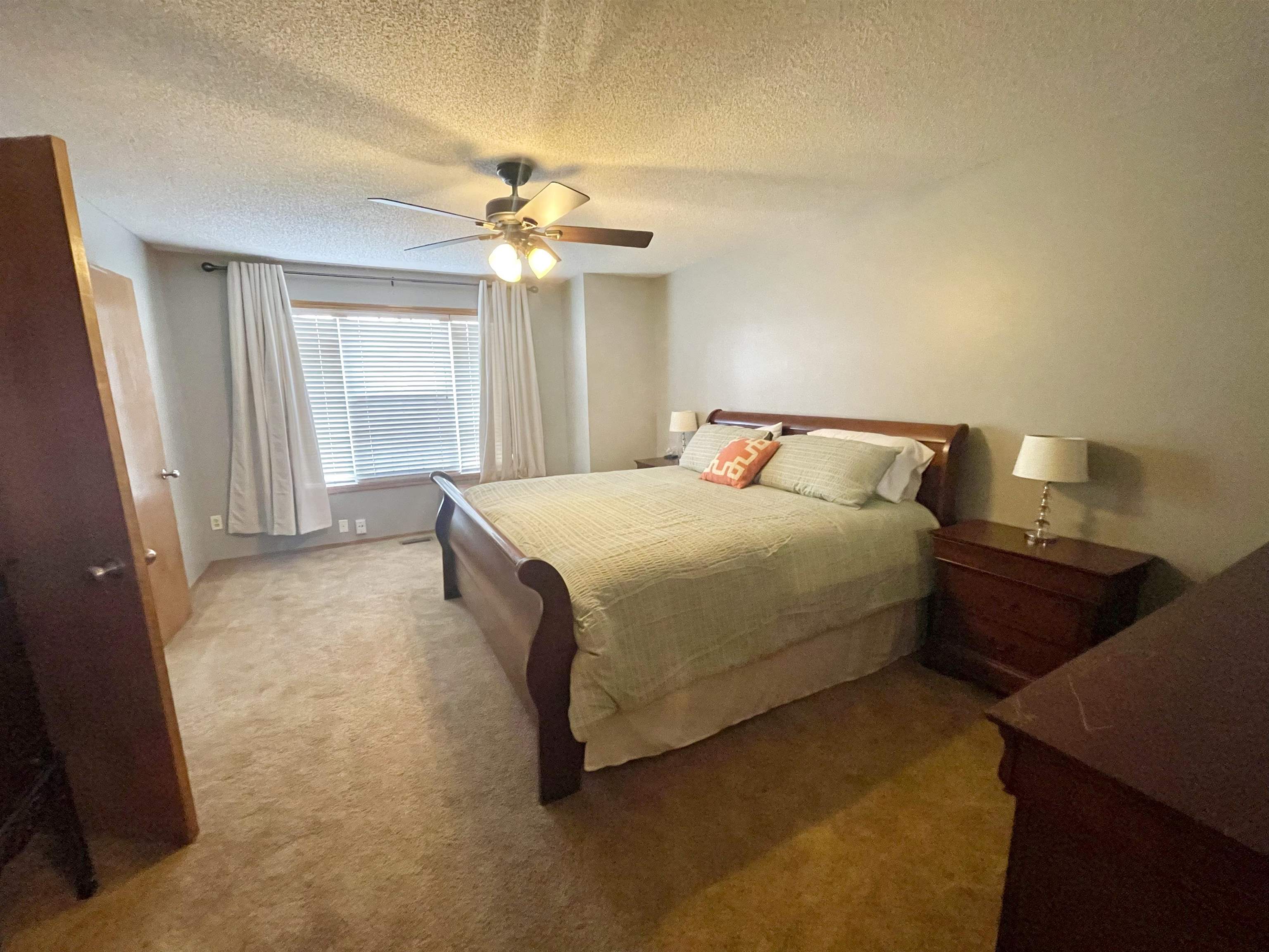 2922 S West Parkway Property Photo 14