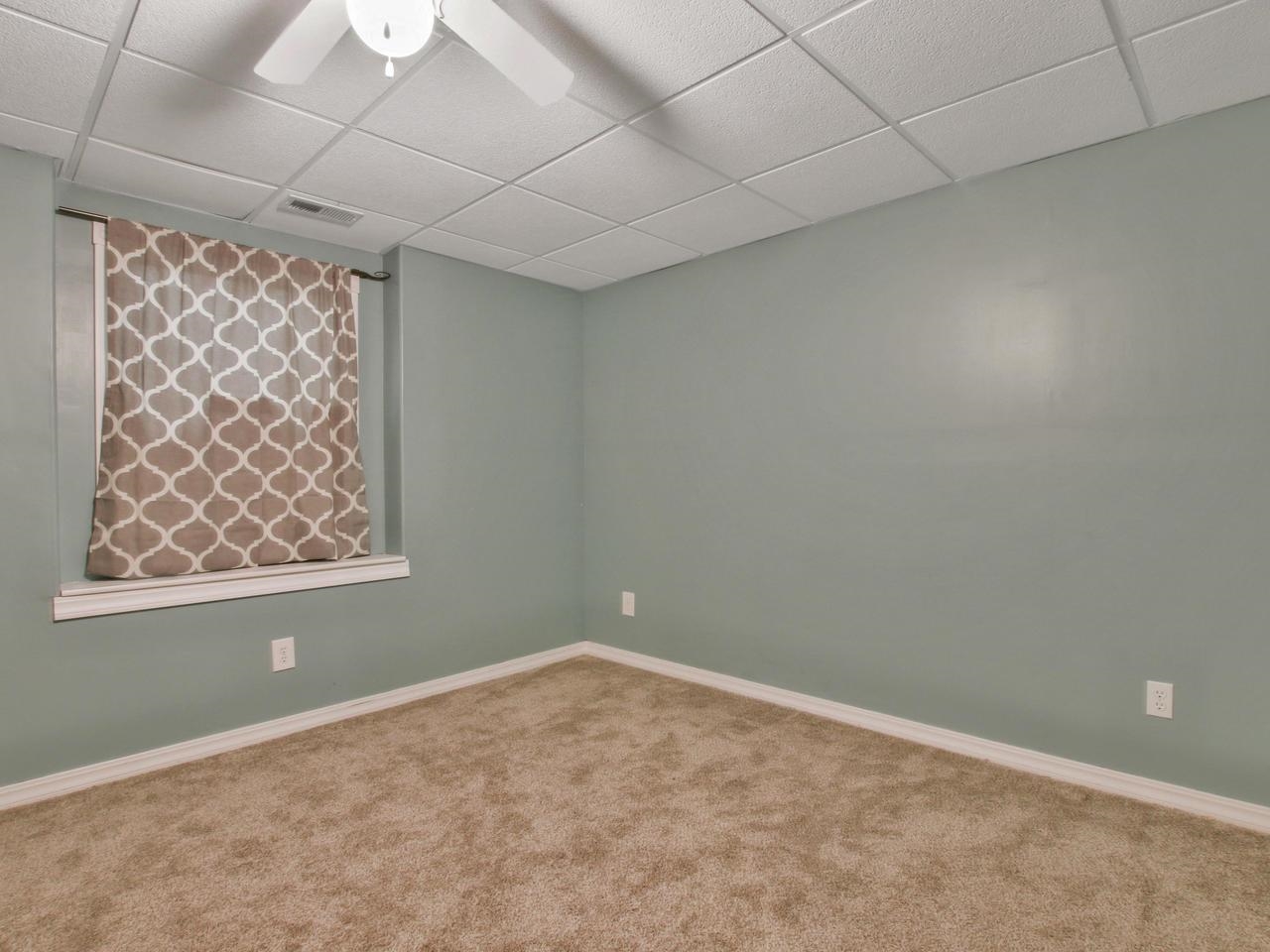 2922 S West Parkway Property Photo 22