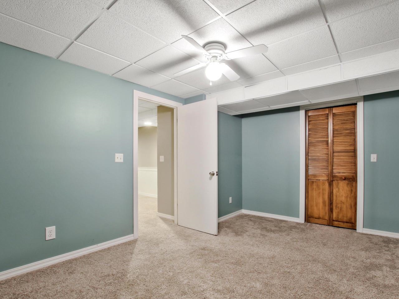 2922 S West Parkway Property Photo 23