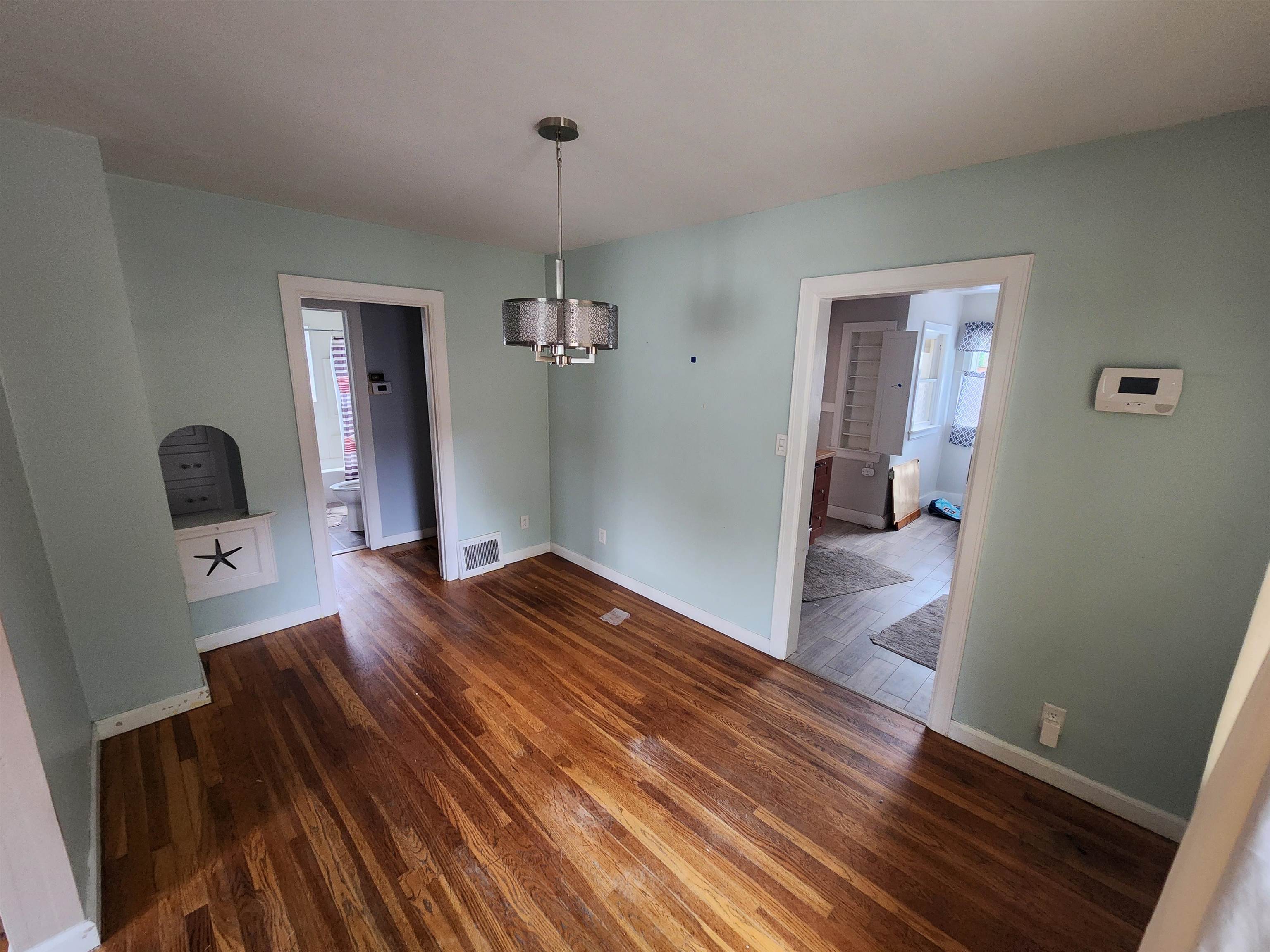 1537 N Burns Property Photo 2