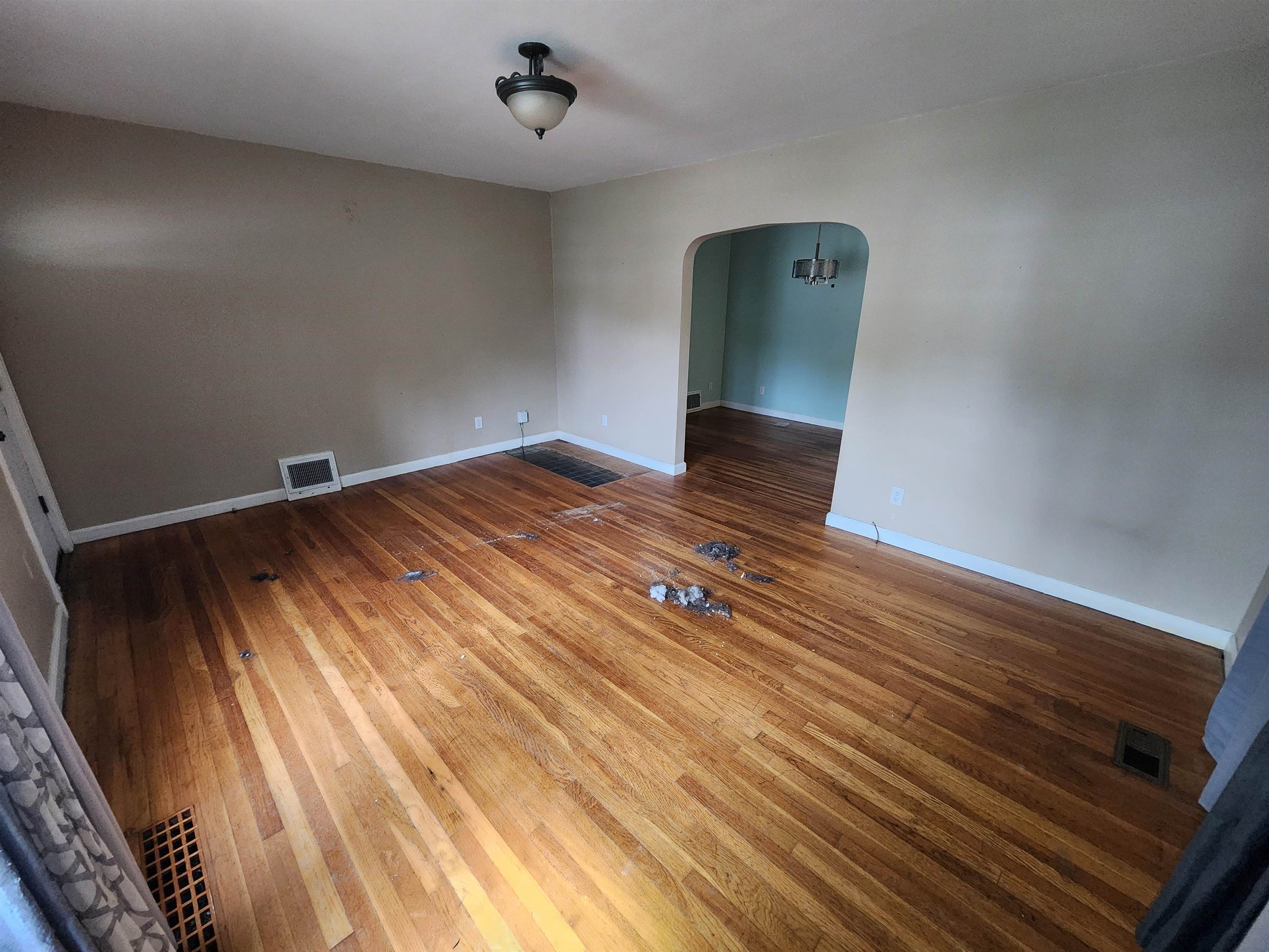 1537 N Burns Property Photo 3