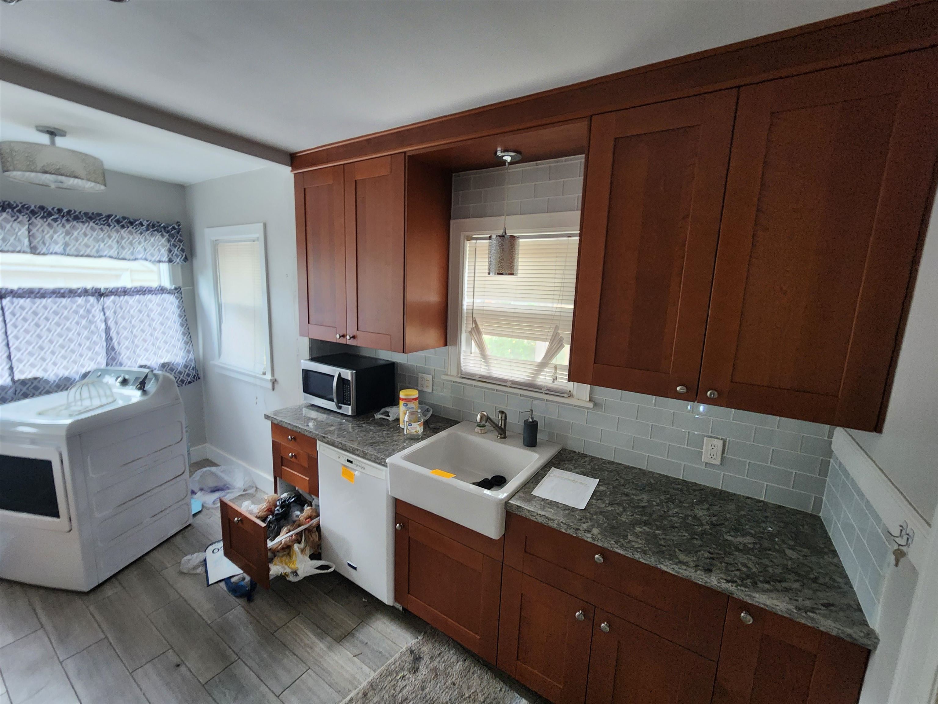 1537 N Burns Property Photo 4