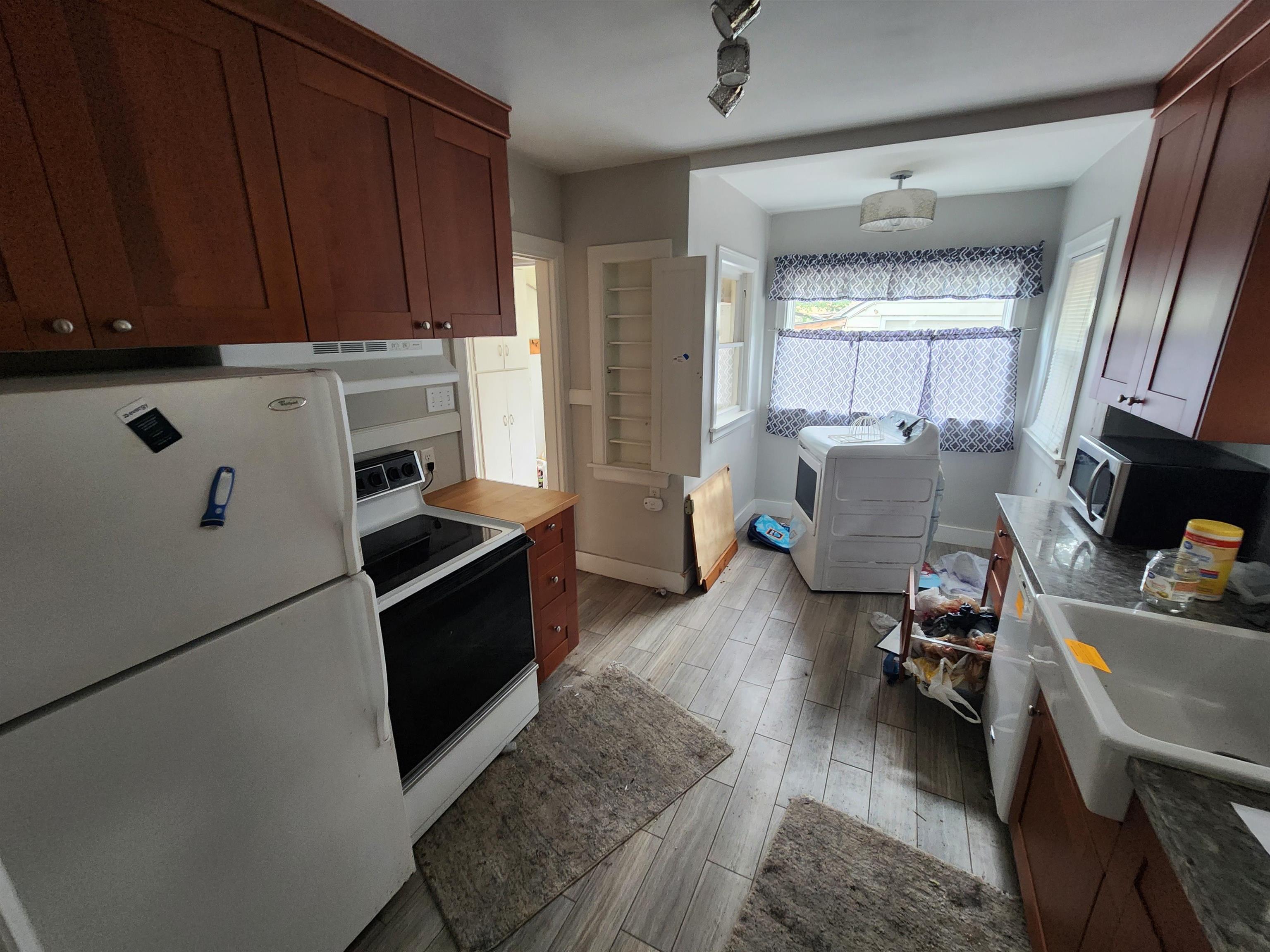 1537 N Burns Property Photo 5