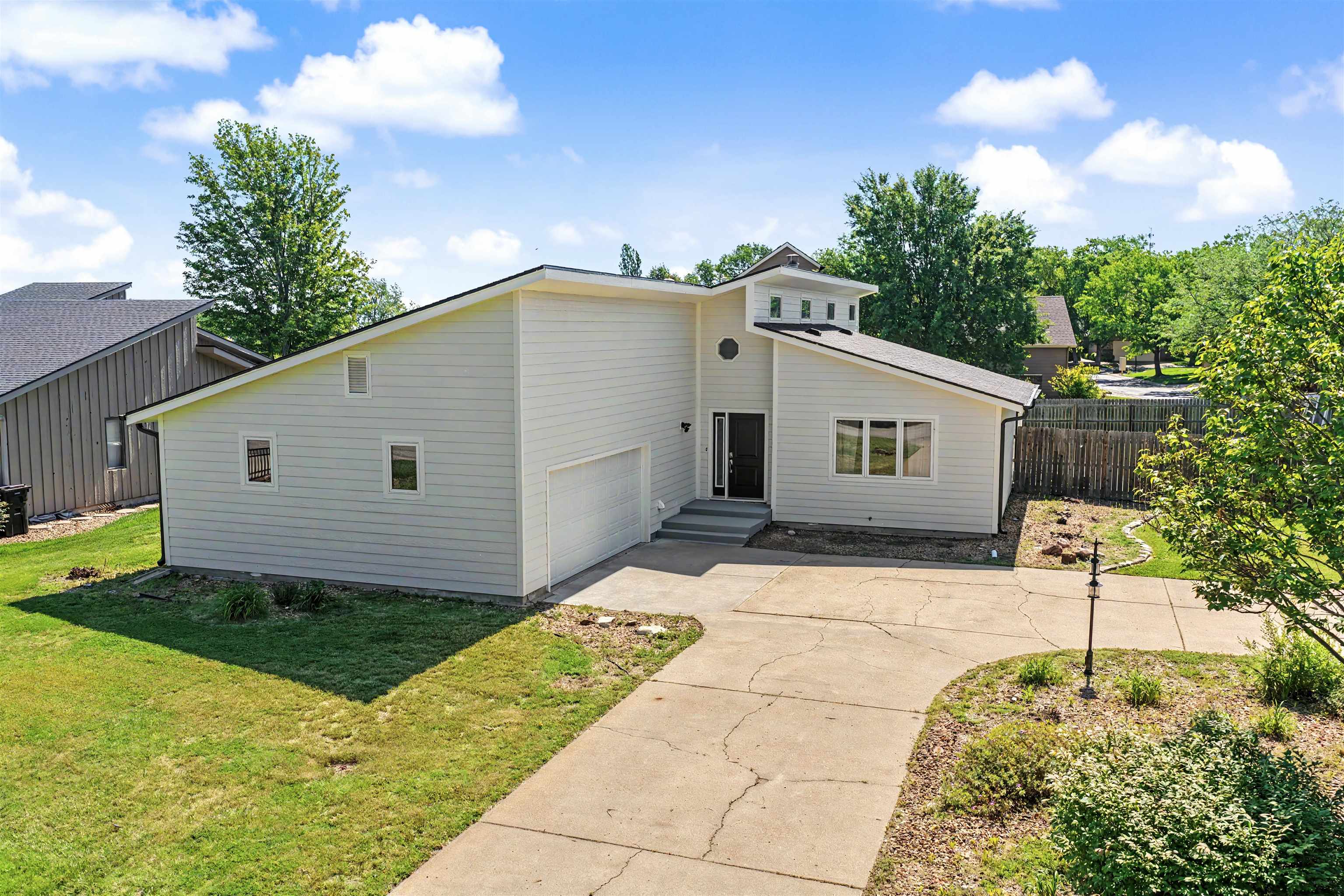 837 Golfview Ct. Property Photo 1