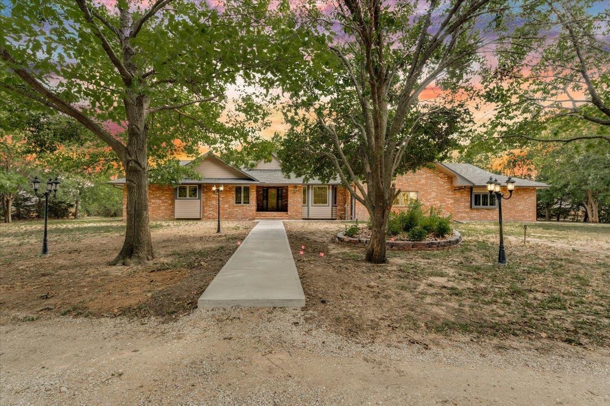 321 Chisholm Rd Property Photo 1