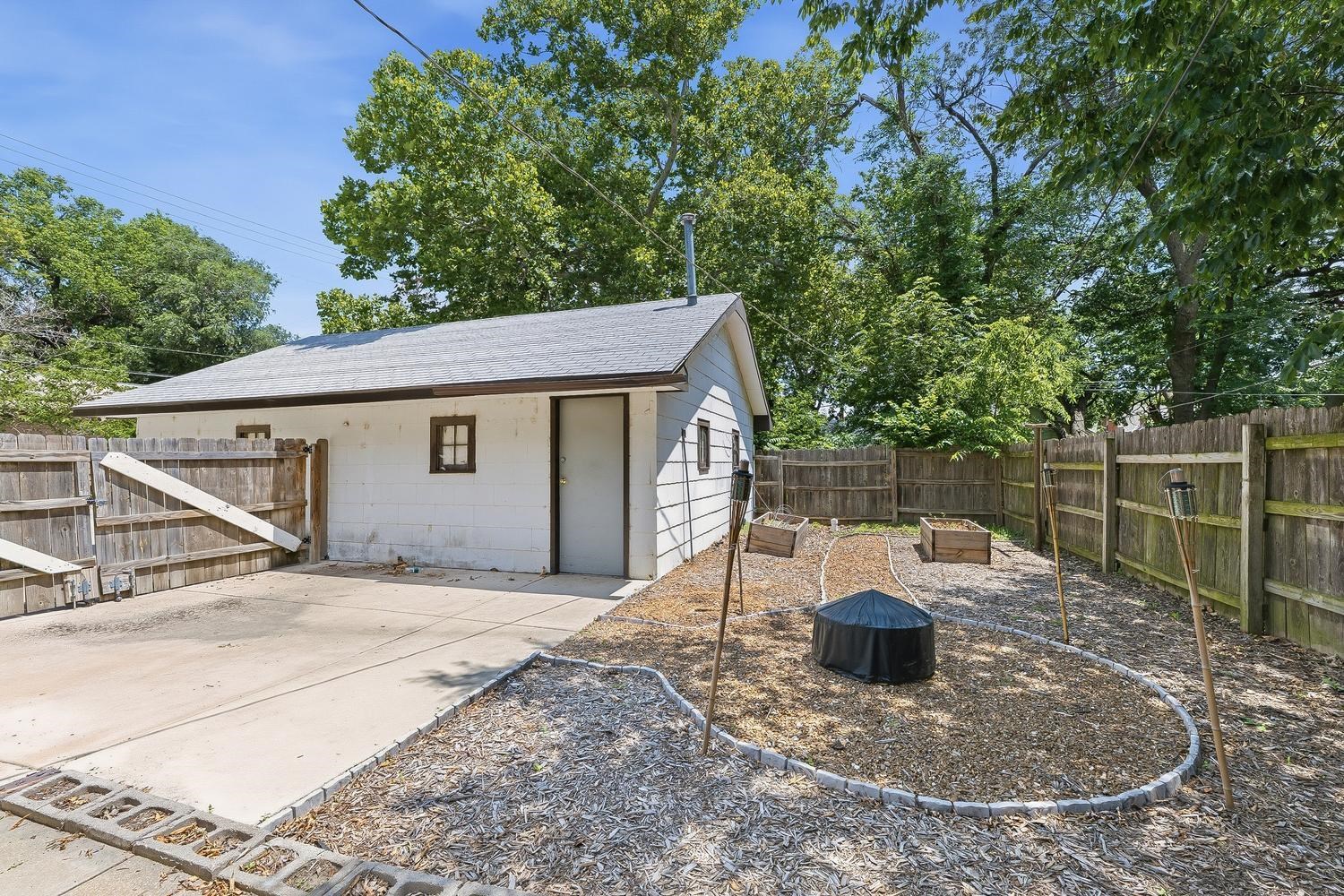 1702 S Greenwood Ave Property Photo 25
